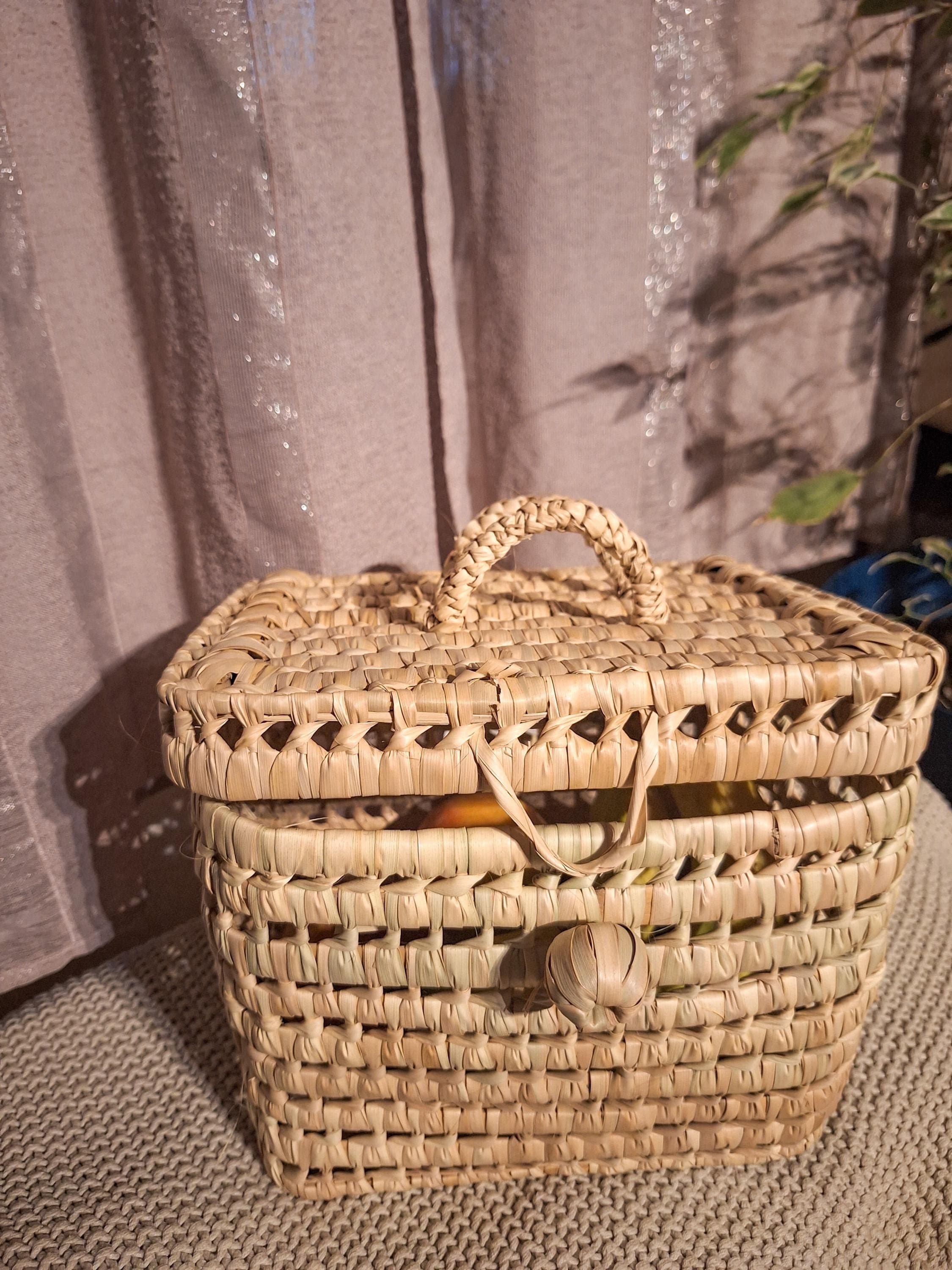 Petite malle de rangement en osier naturel