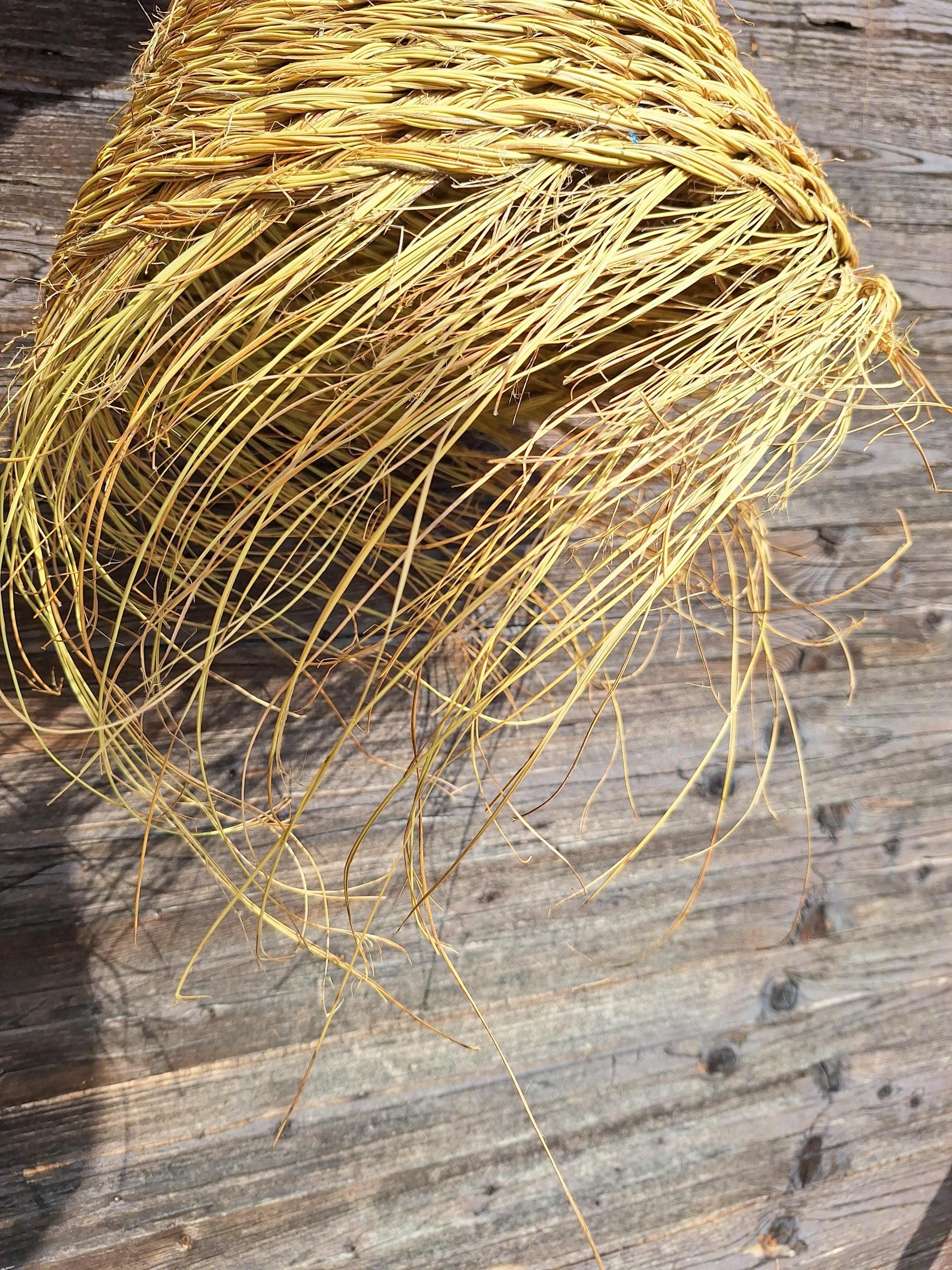 Suspension conique en paille tressée