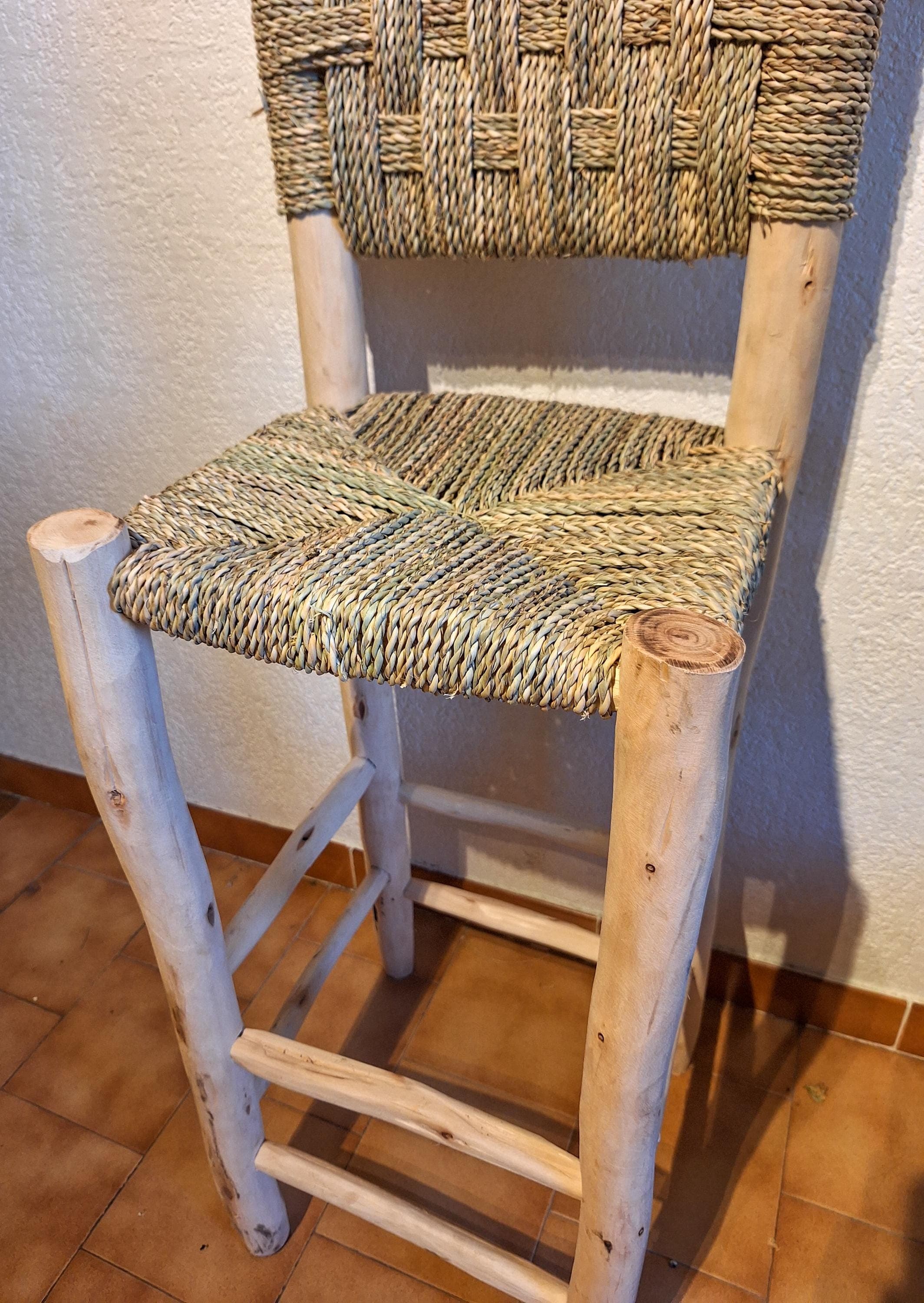 Tabouret de Bar Marocain Fait Main - Bois Eucalyptus & Feuille de Palmier - Chaise Haute Artisanale Bohème