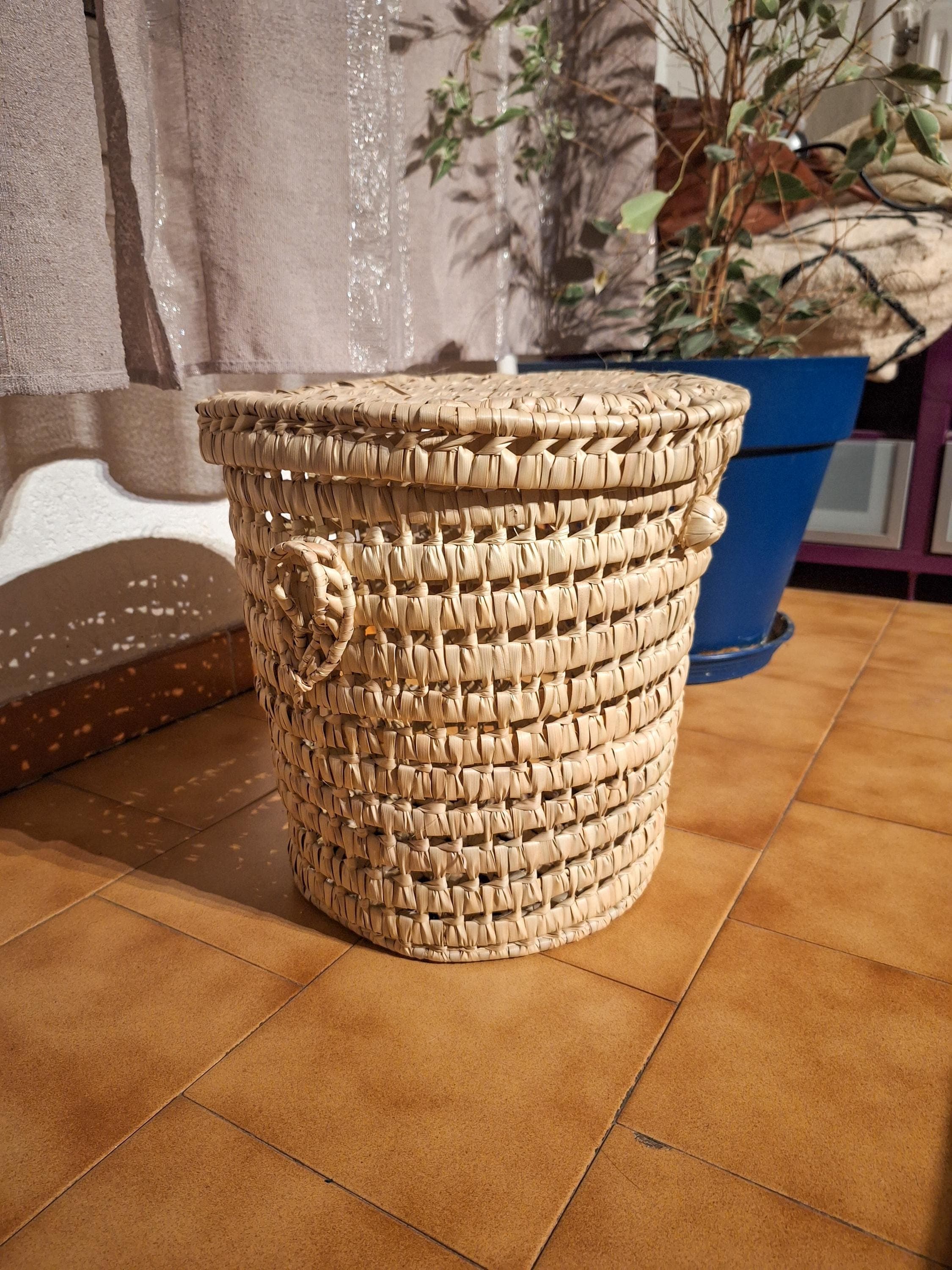 Panier à linge artisanal en palmier