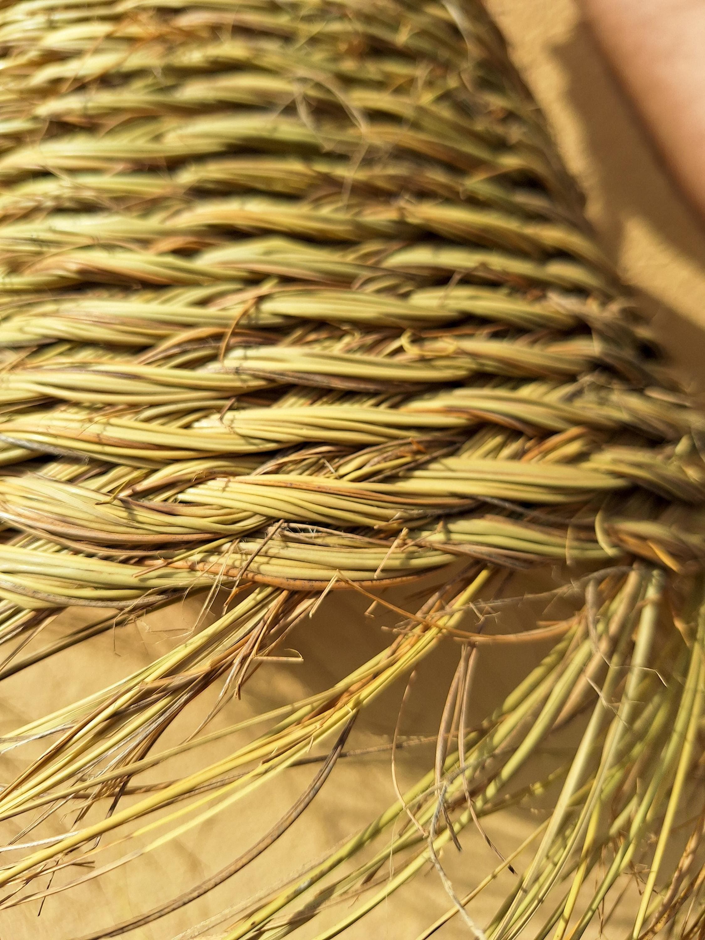 Suspension conique en paille tressée