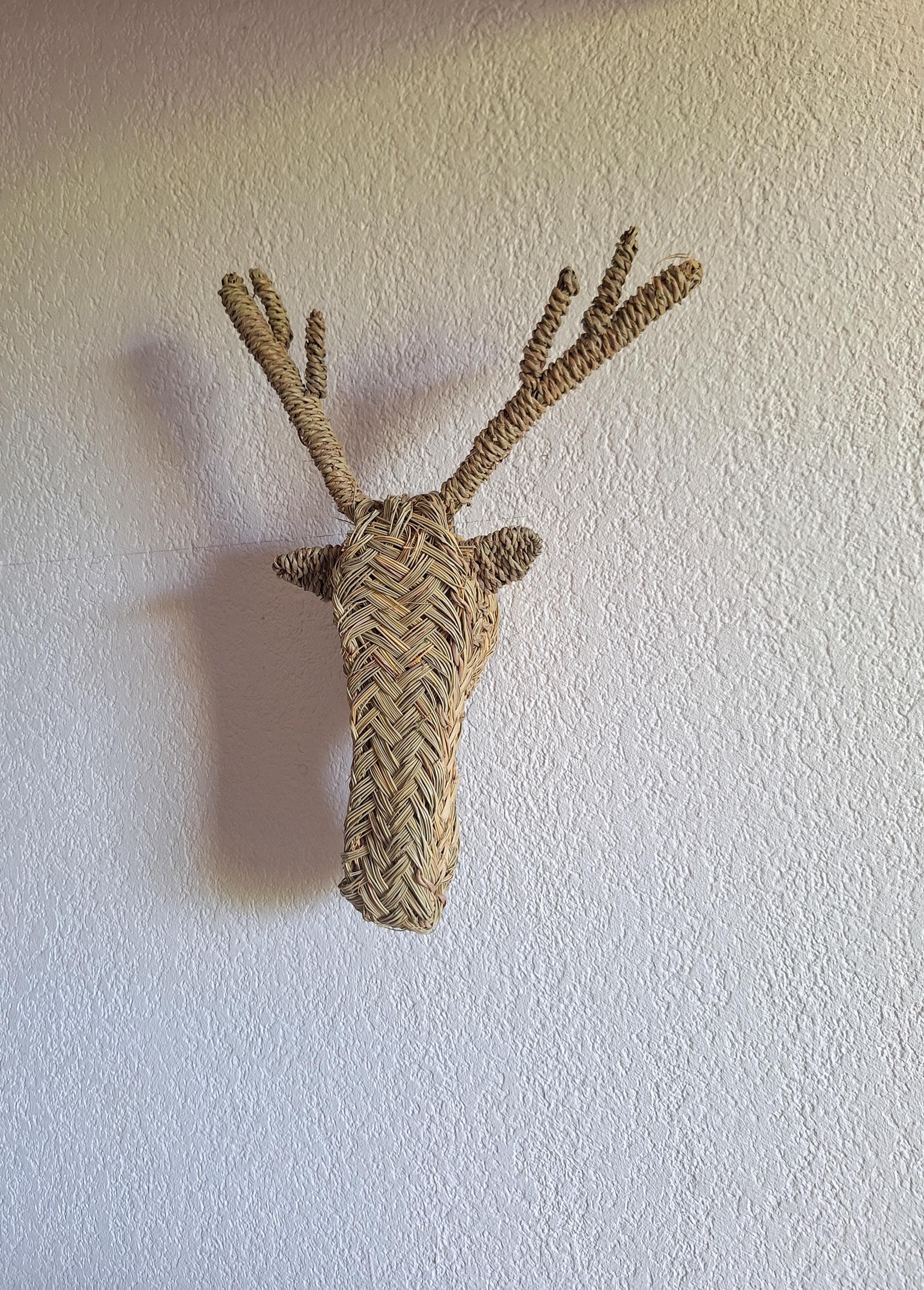 Trophée mural tête de renne en paille tressée – Déco bohème et artisanale