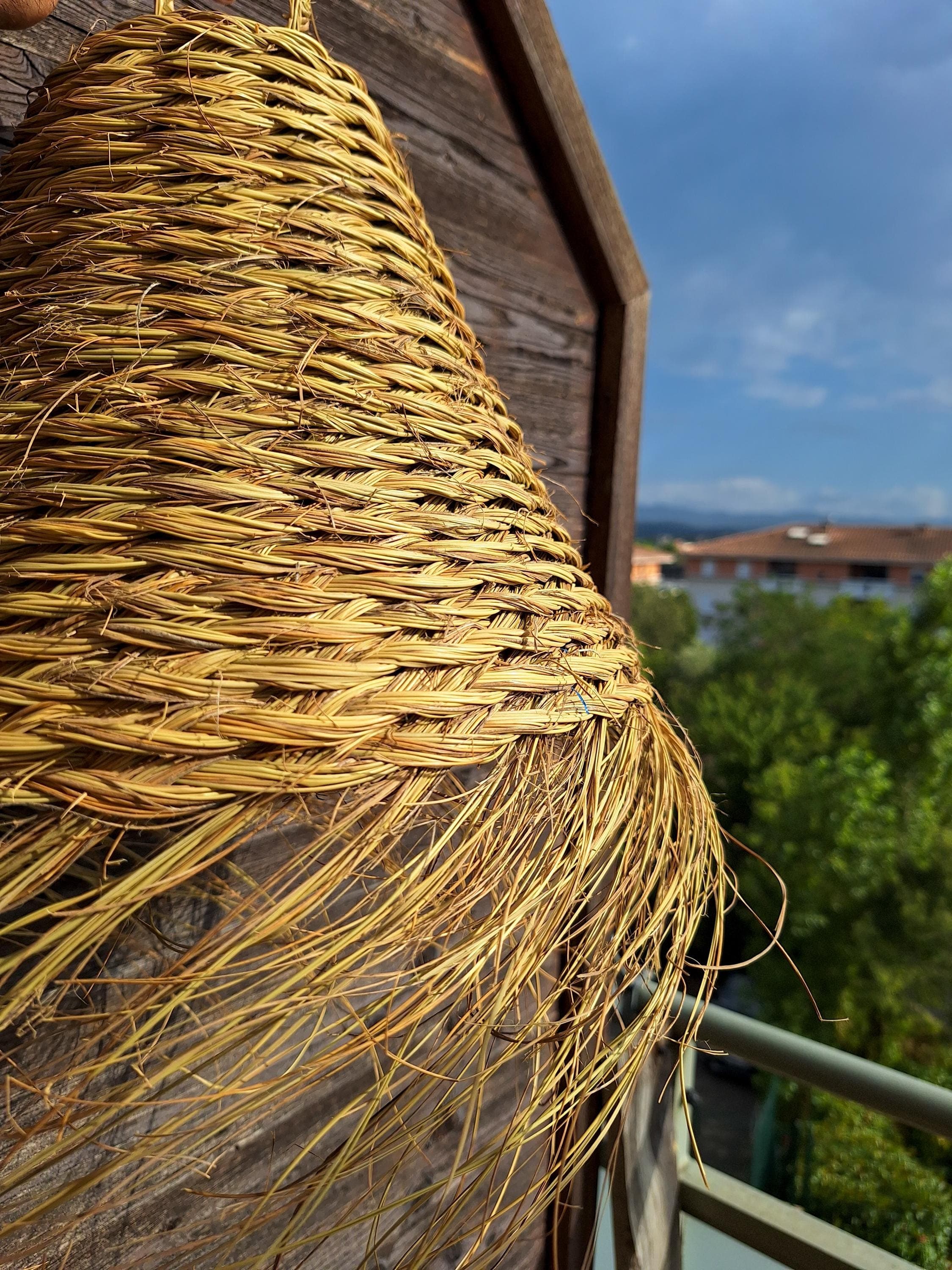 Suspension conique en paille tressée