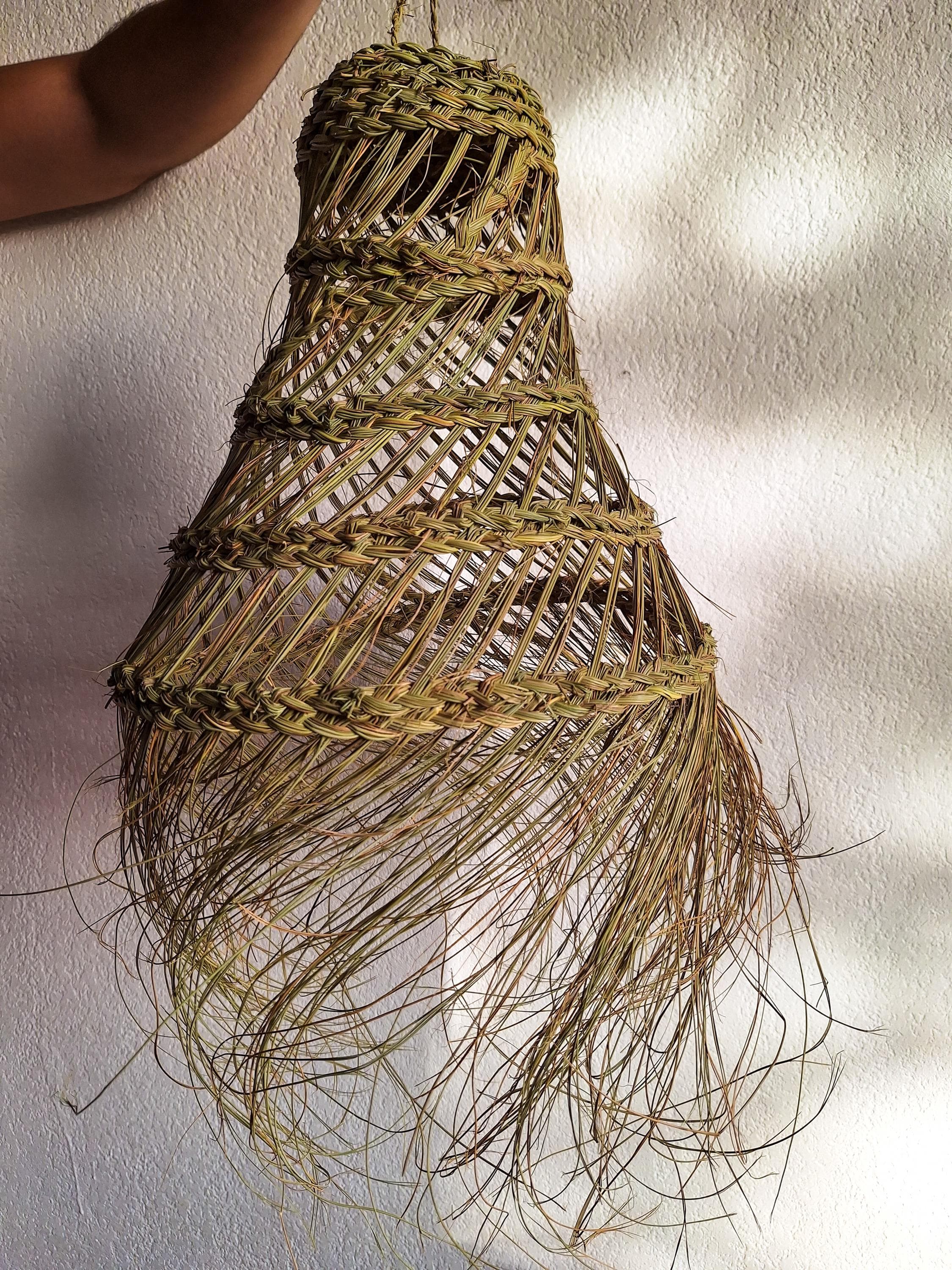 Suspension Luminaire Cône en Feuille de Palmier