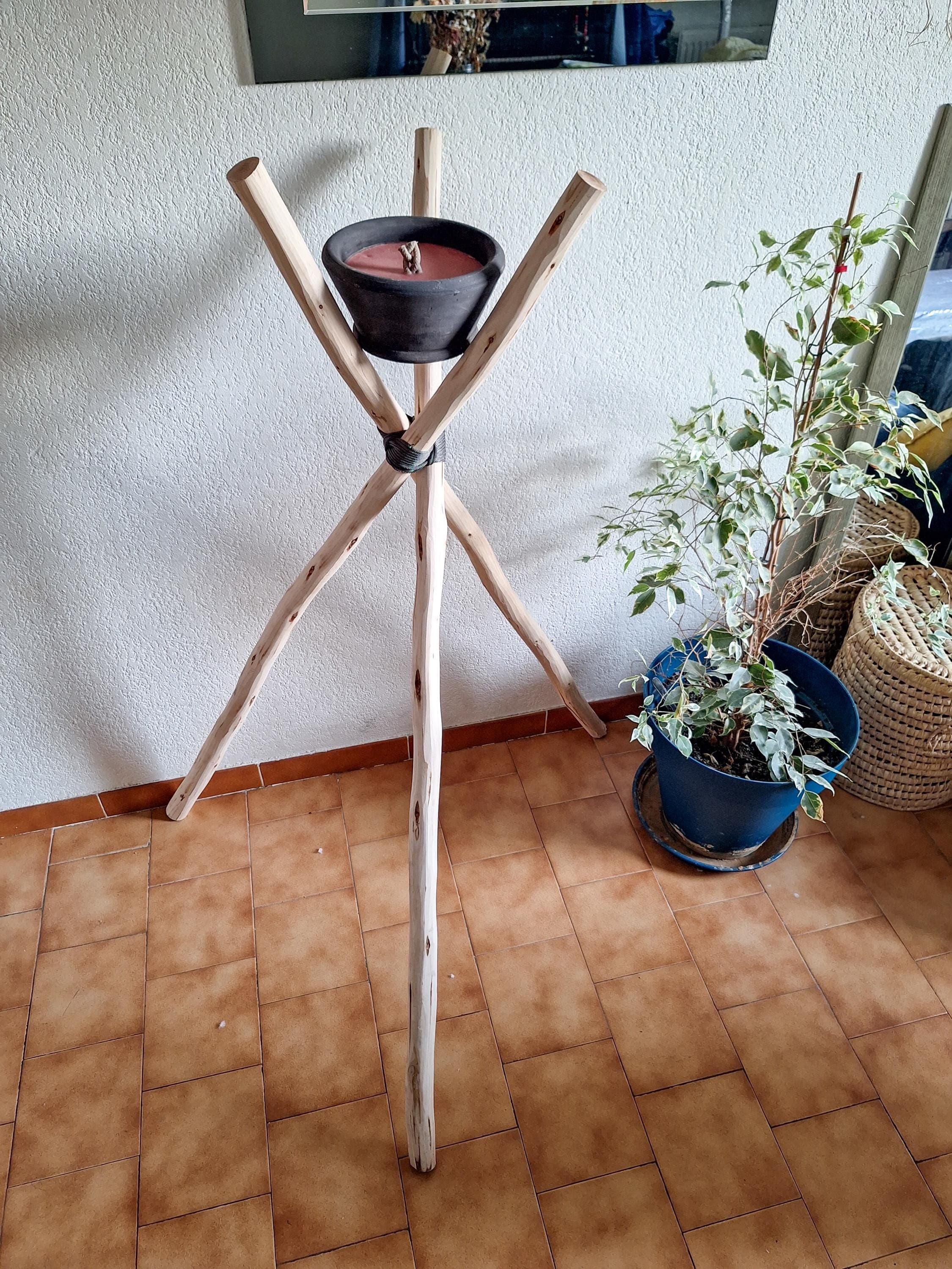 Trépied en Bois Brut avec Bougie Artisanale