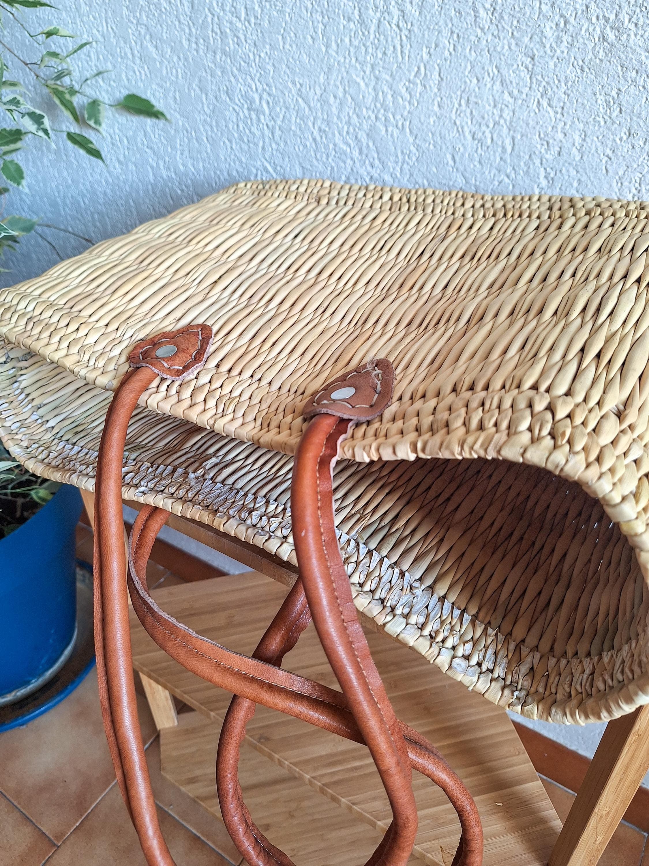 Grand panier en jonc et cuir