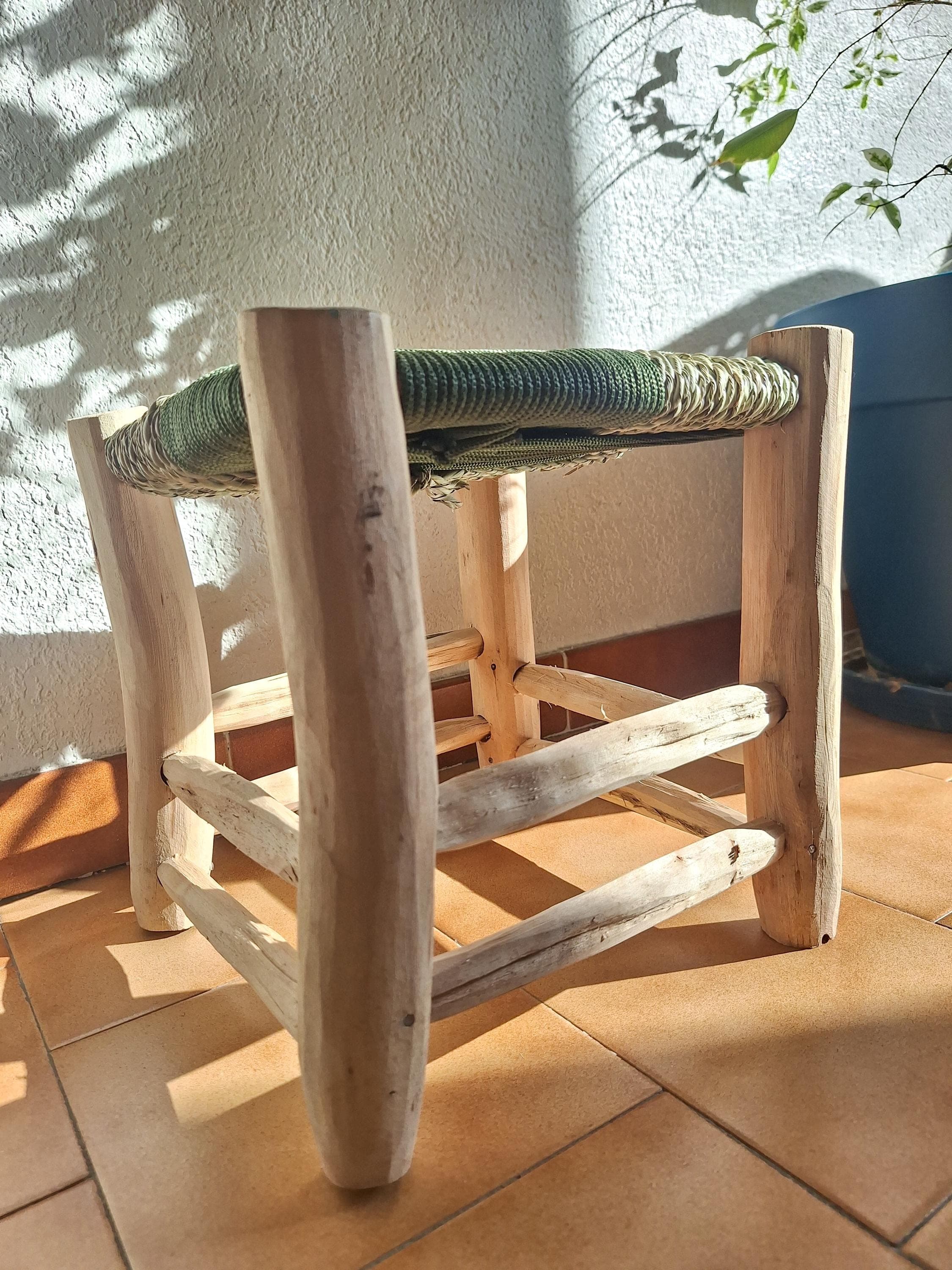 Tabouret marocain artisanal en bois et corde – Siège bohème en paille naturelle tressée