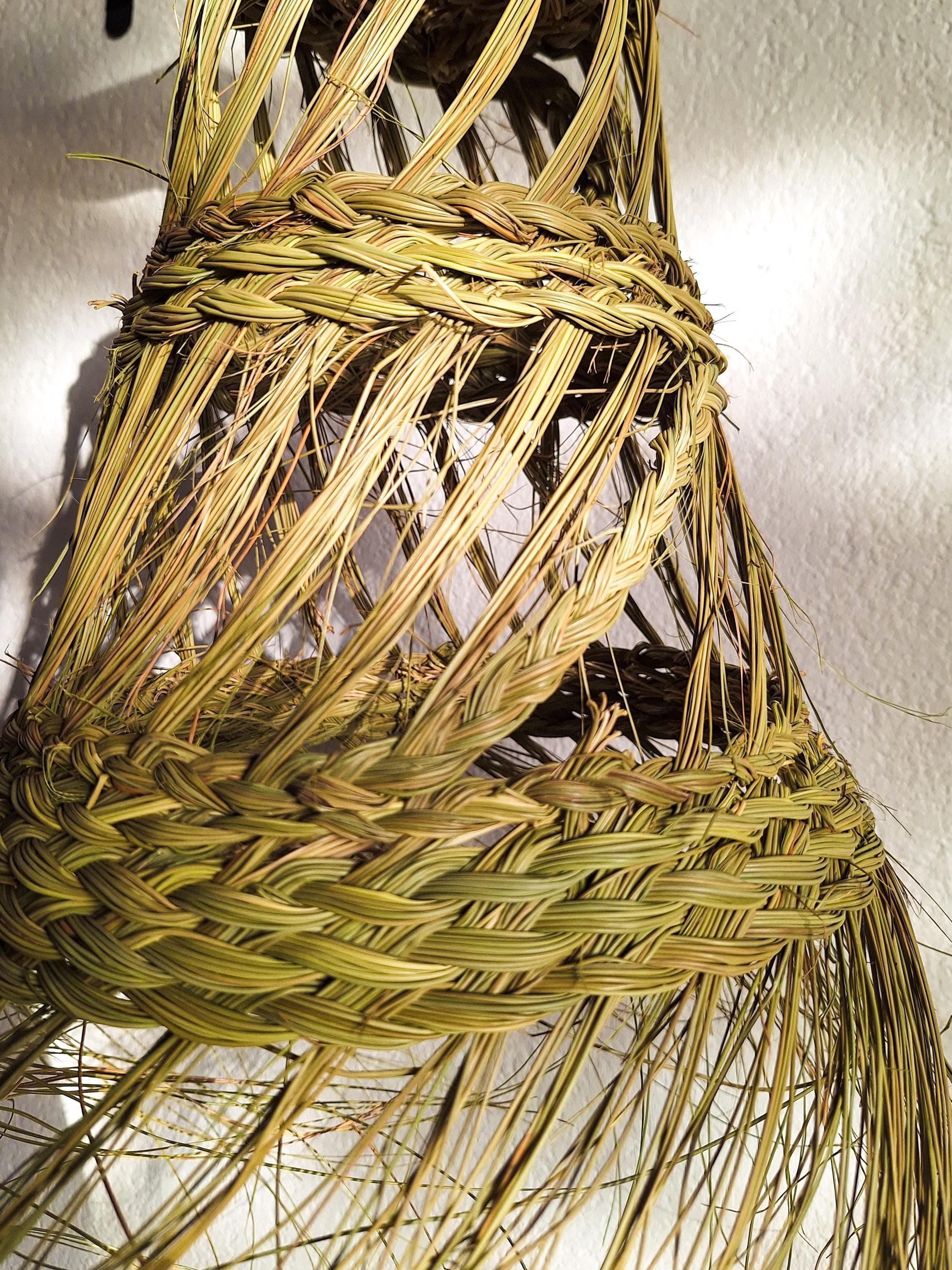 Suspension conique ajourée en paille