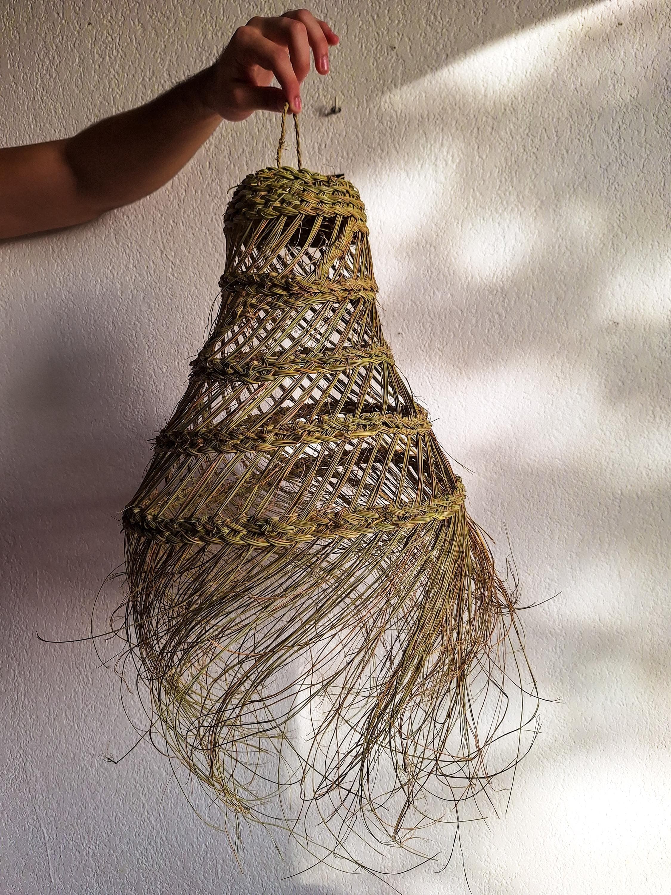 Suspension Luminaire Cône en Feuille de Palmier