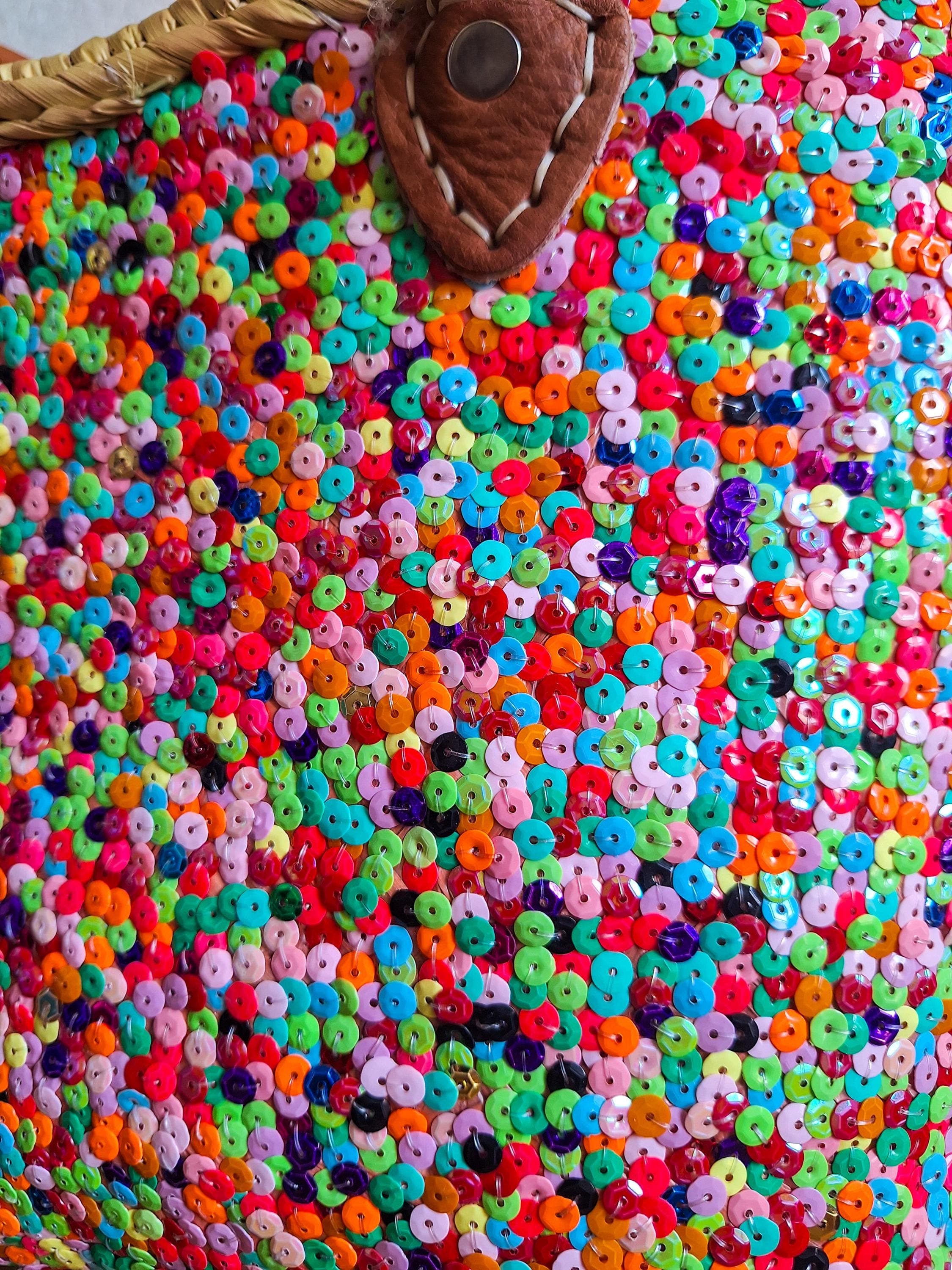 Sac fourre-tout marocain en paille à sequins tissés à la main - Panier de plage et de marché à sequins colorés avec poignées en cuir