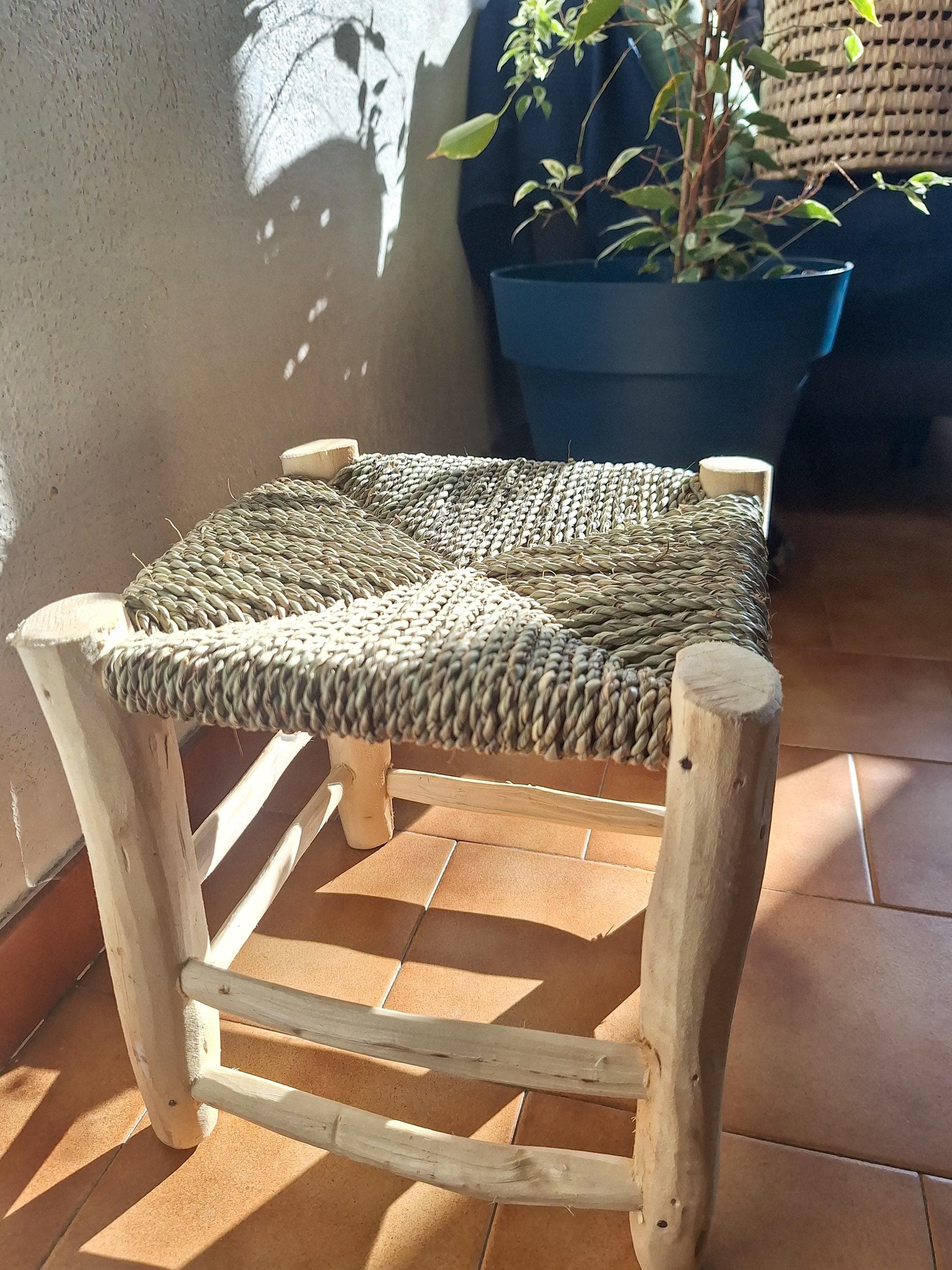 Tabouret Artisanal en Bois et Feuille de Palmier