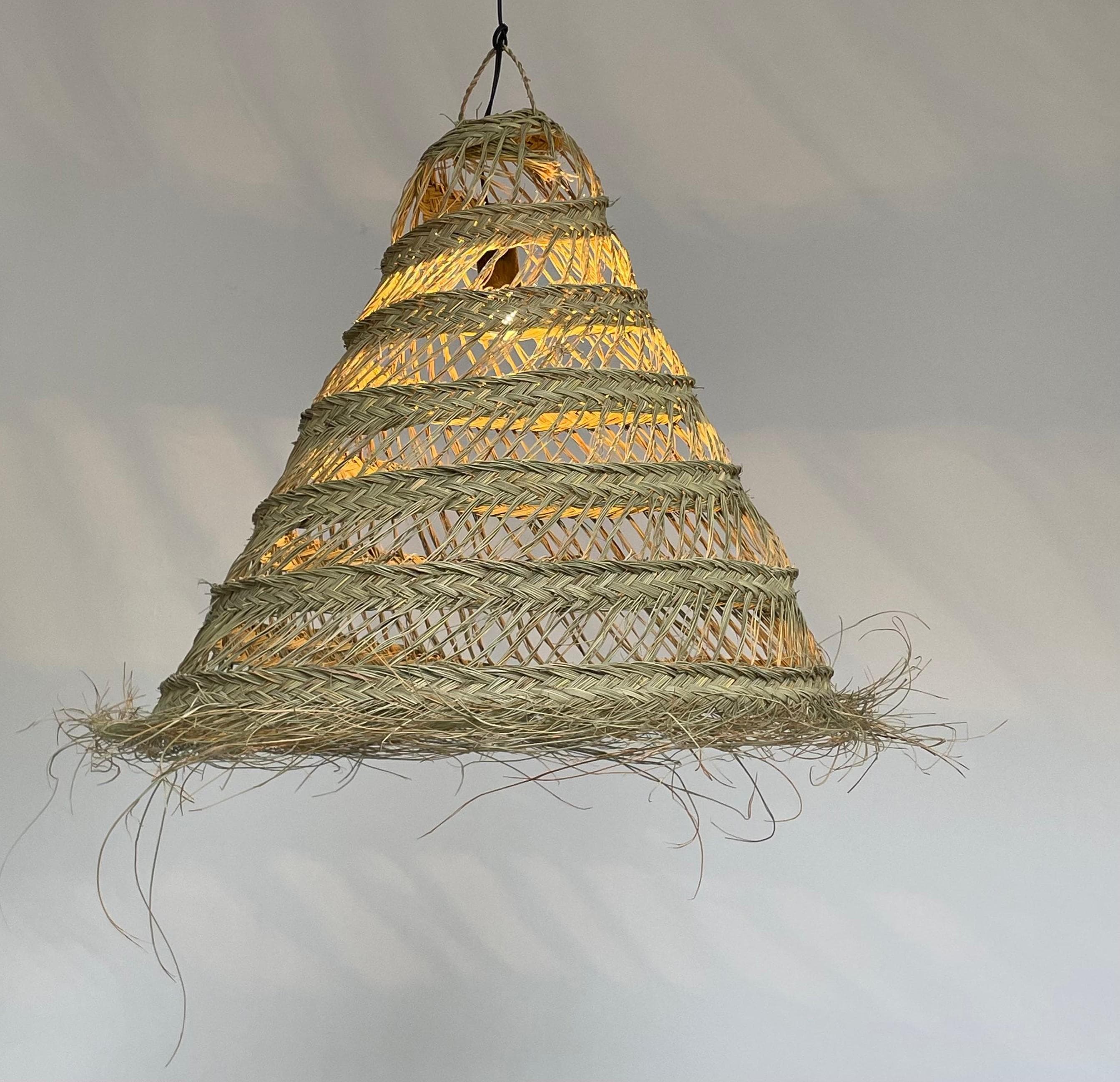 Suspension conique ajourée en feuille de palmier – Luminaire bohème tressé à la main – Abat-jour en osier naturel