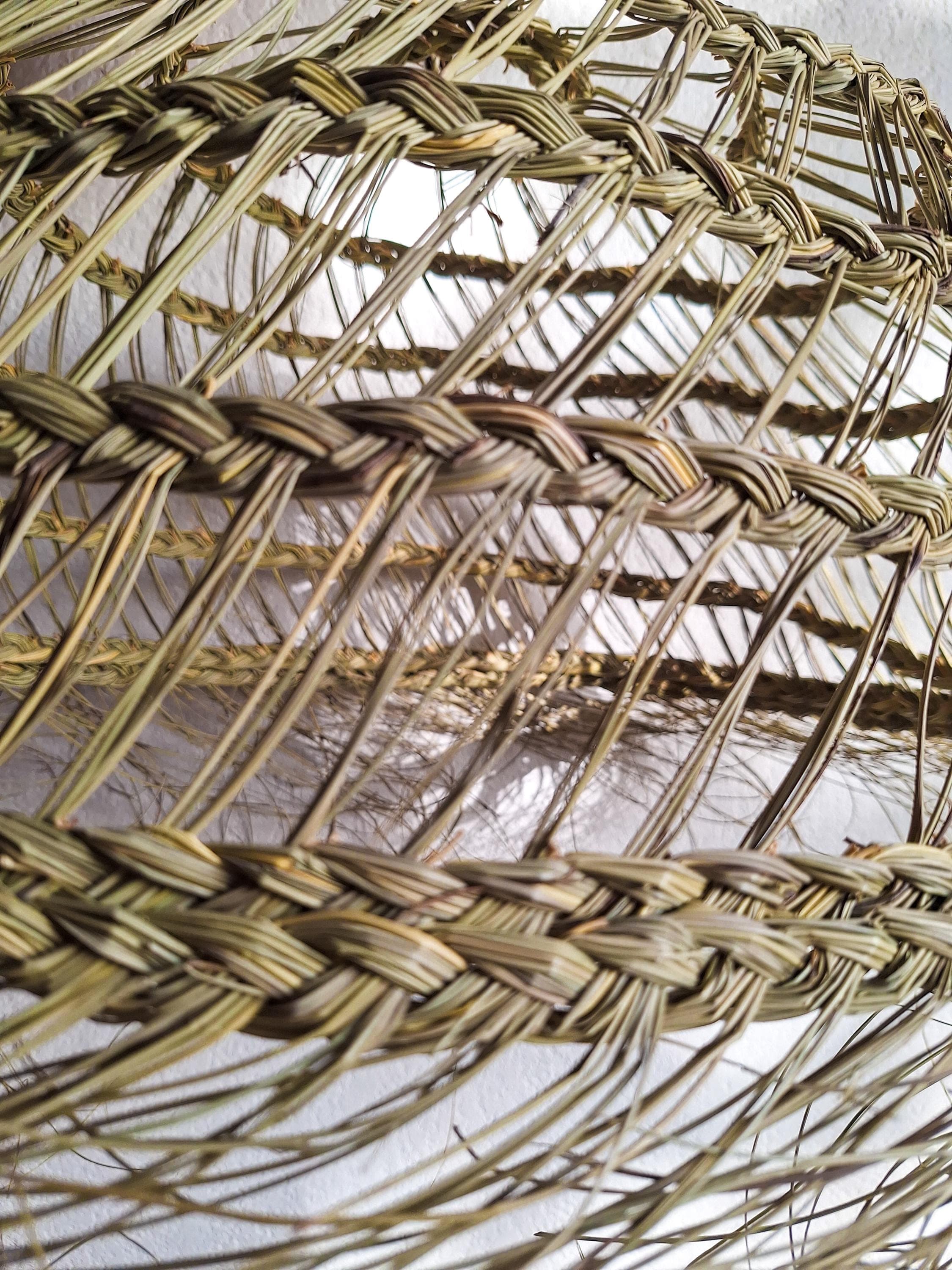 Suspension Demi-Boule Ajourée Feuille de Palmier - Abat-jour Bohème Naturel Fait Main - Luminaire Artisanal Éco-responsable