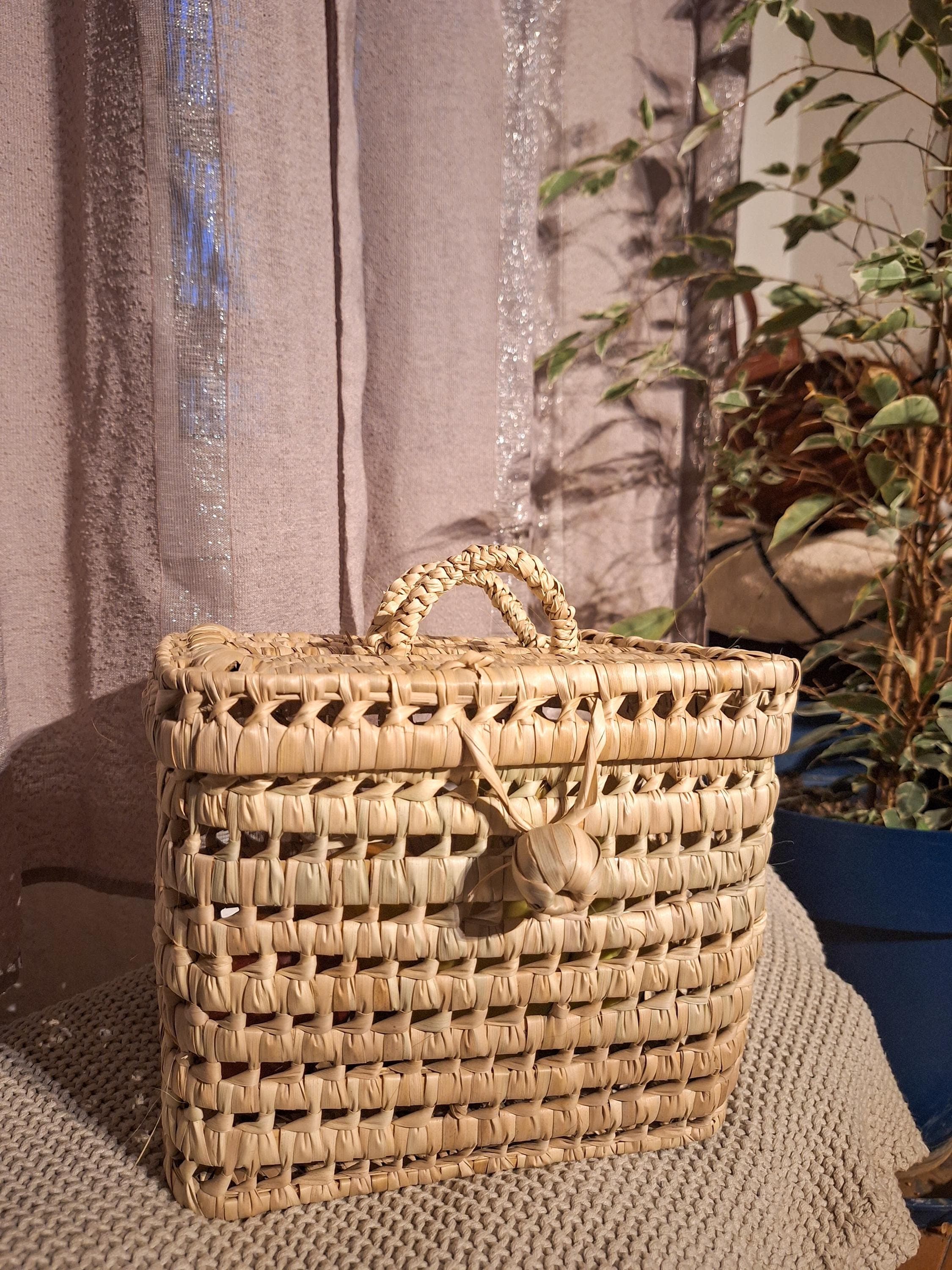 Petite malle de rangement en osier naturel