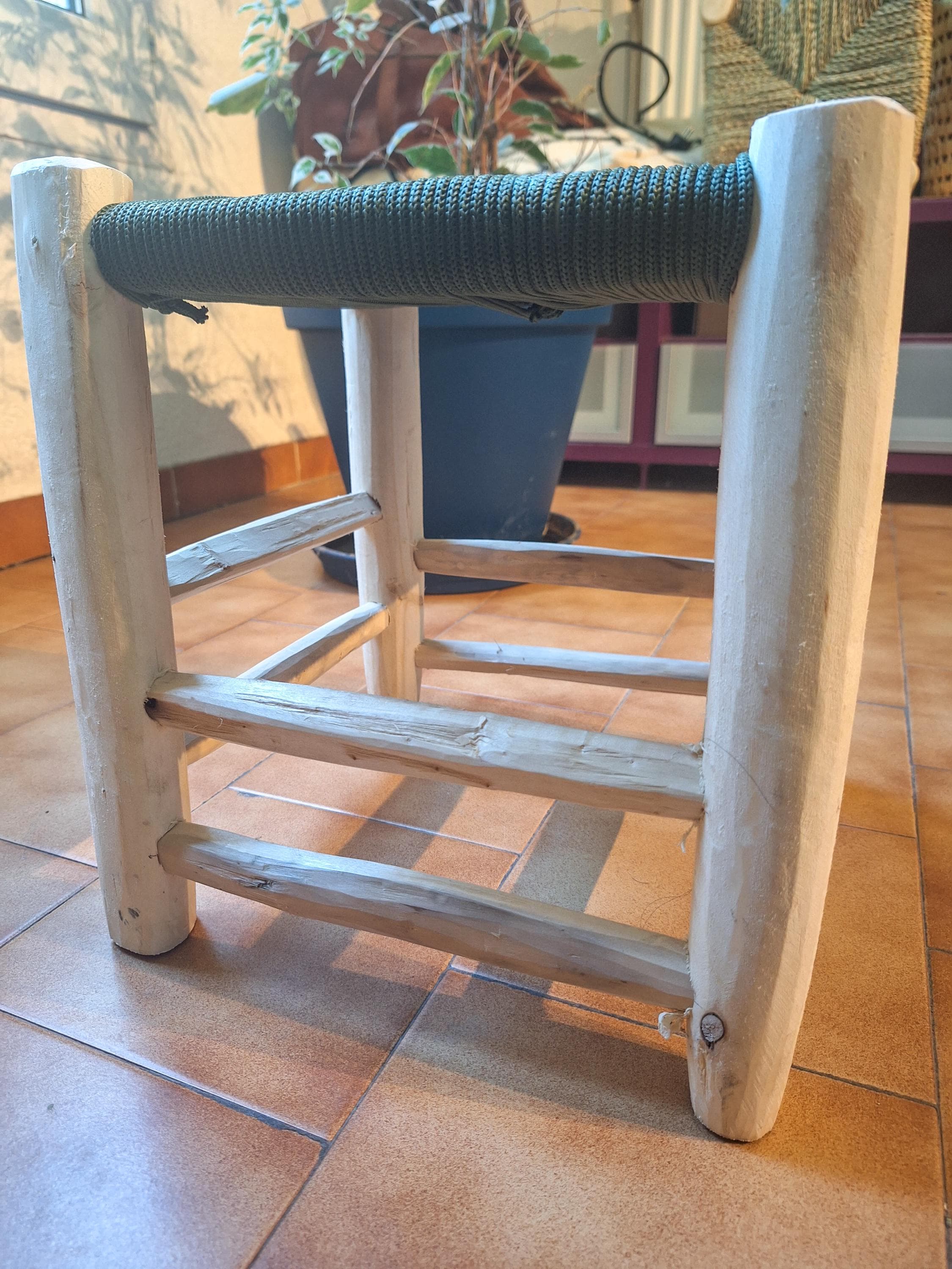 Tabouret marocain en bois et corde vert