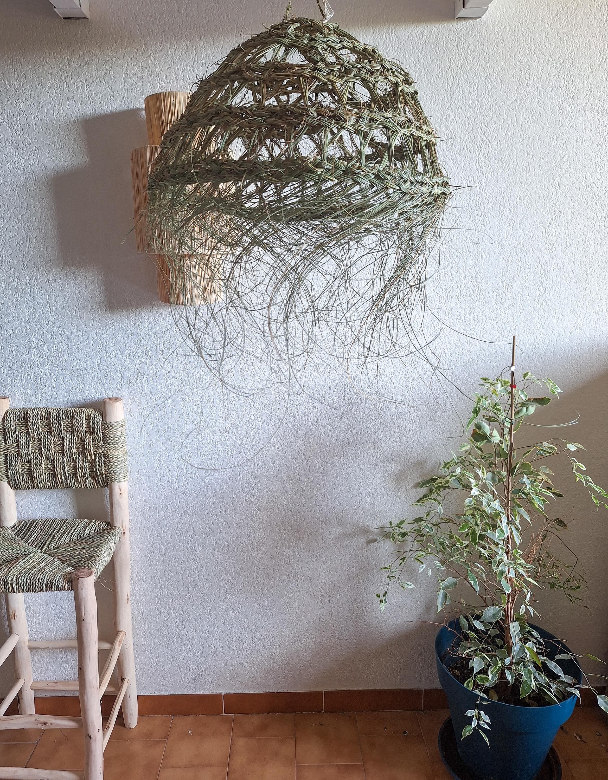 Suspension boule en paille tressée ajourée – Abat-jour bohème pour une ambiance naturelle et chaleureuse