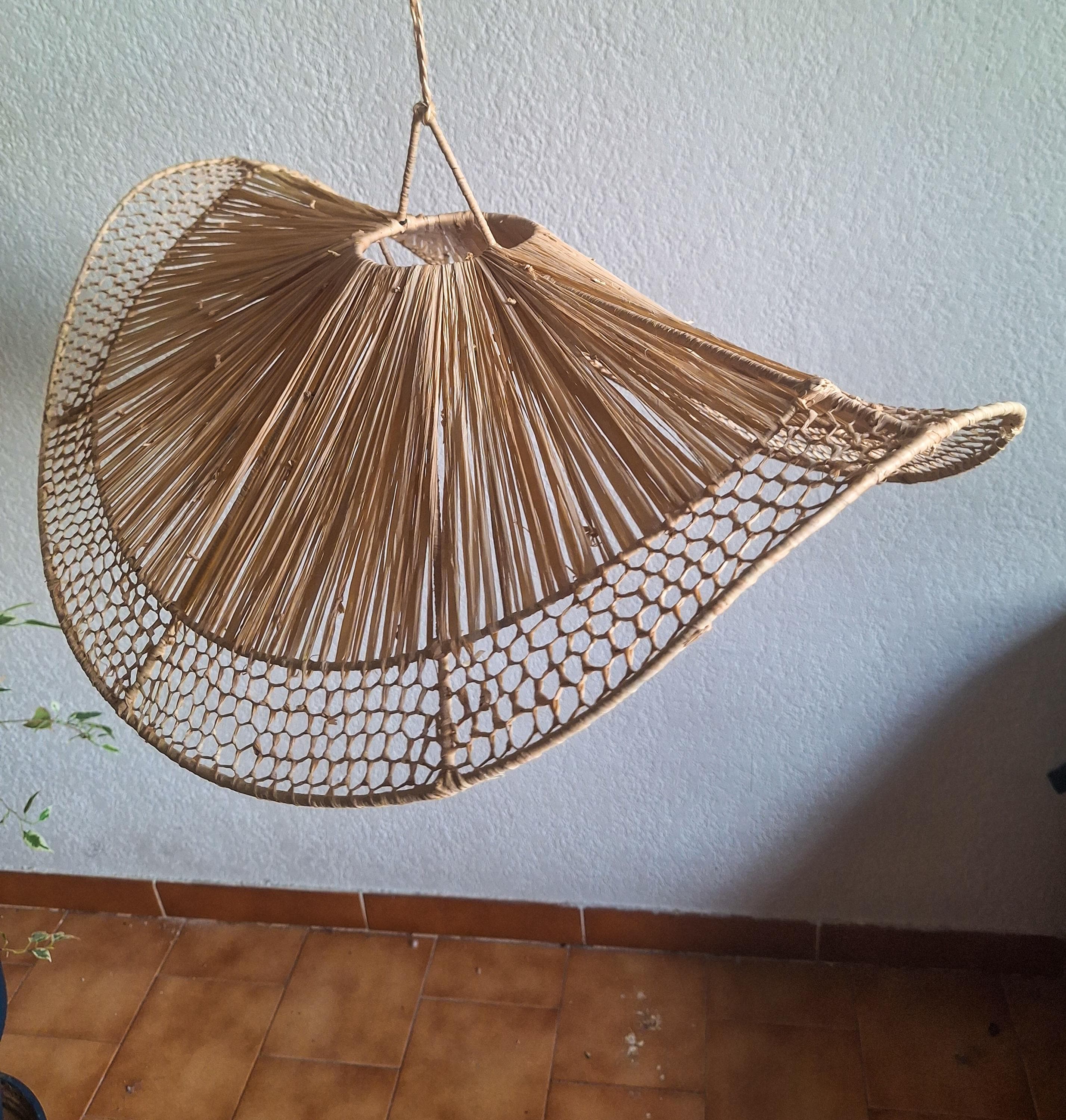Hand-woven openwork raffia pendant light – Organic lampshade made from natural fibers