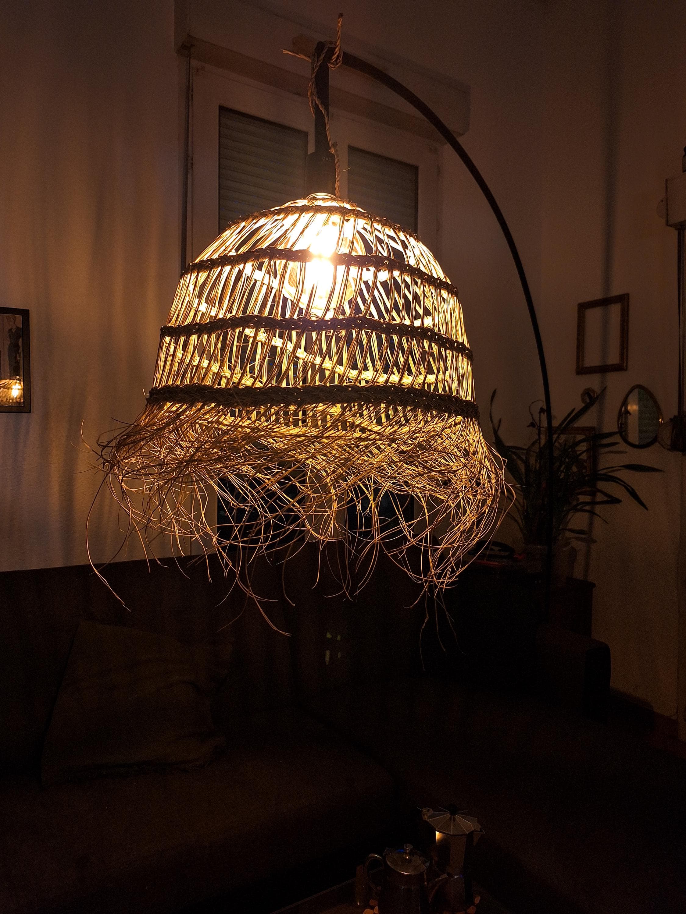 Boho pendant light made of palm leaves – Fringed openwork lamp