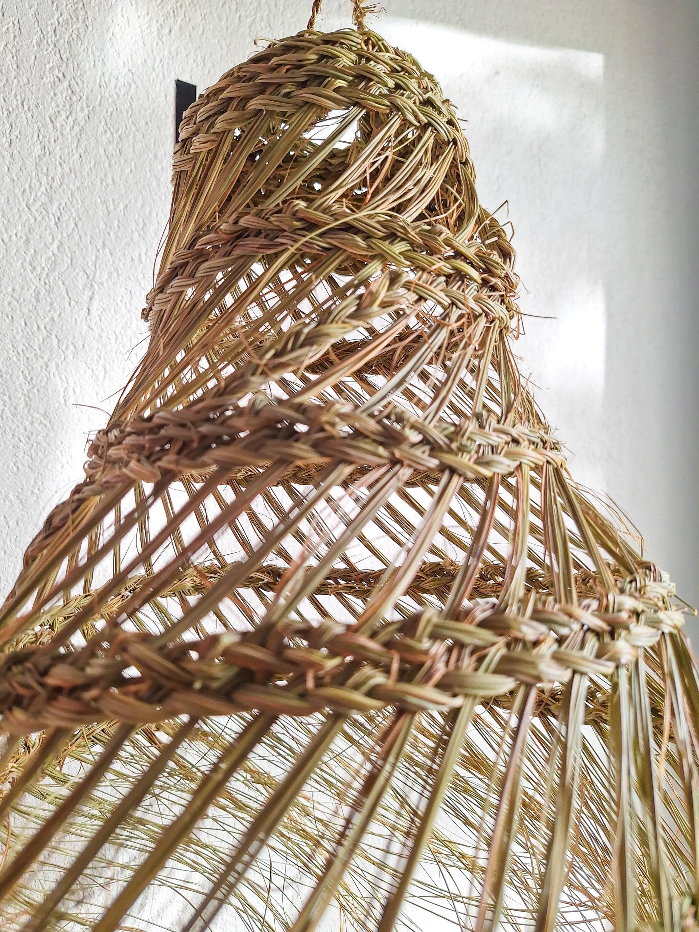 Suspension Luminaire Cône en Feuille de Palmier