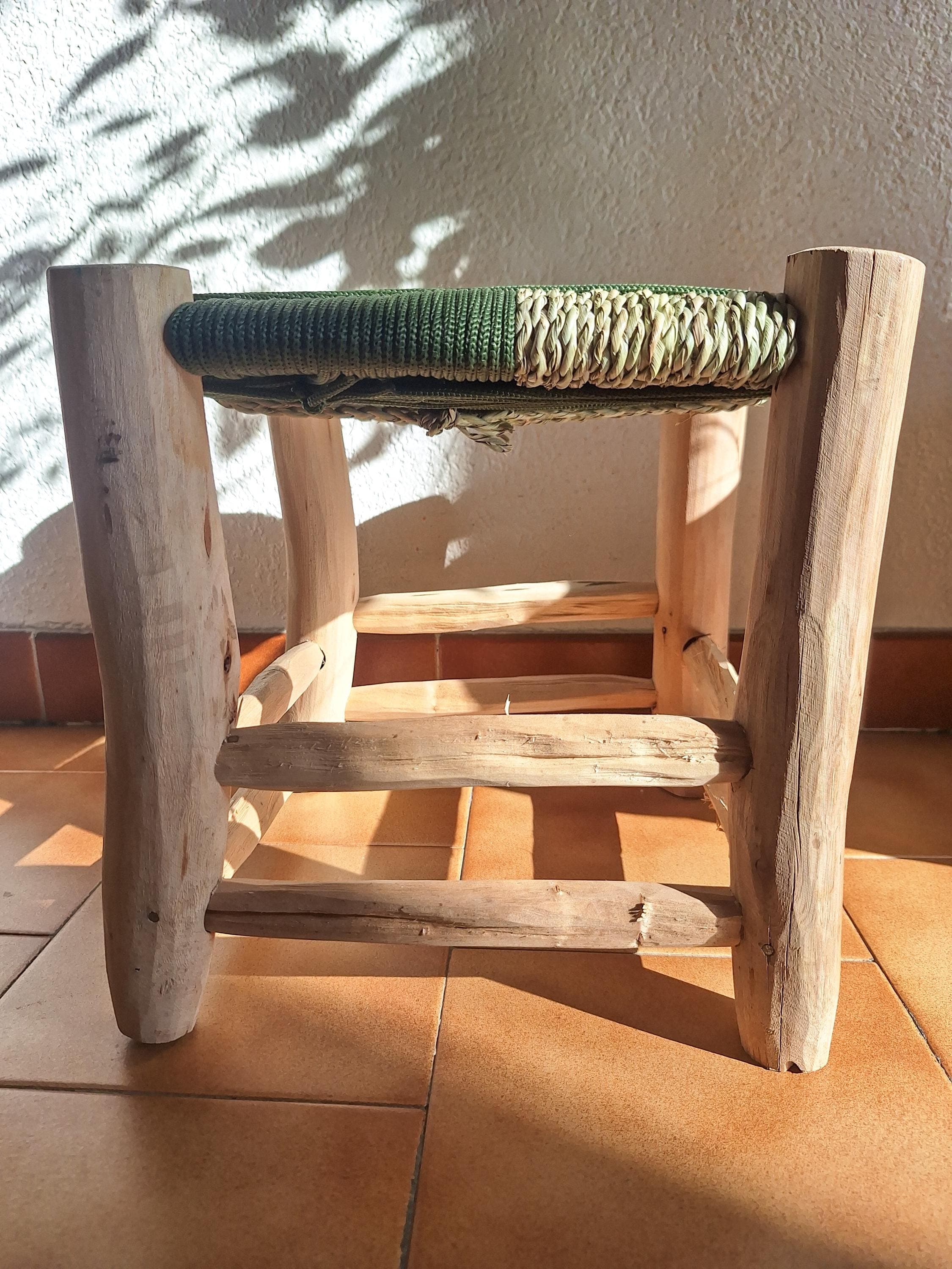 Tabouret marocain artisanal en bois et corde – Siège bohème en paille naturelle tressée