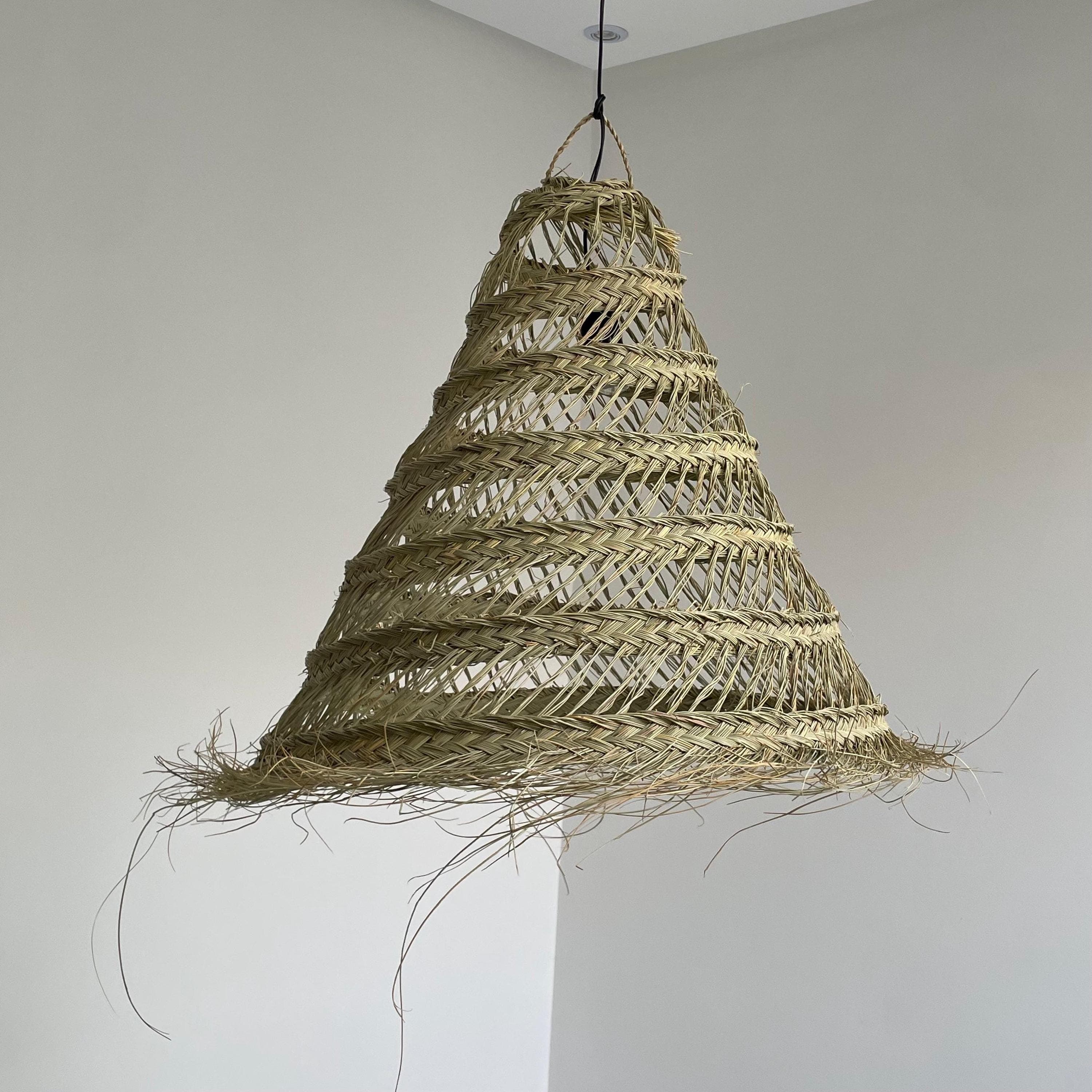 Suspension conique ajourée en feuille de palmier – Luminaire bohème tressé à la main – Abat-jour en osier naturel