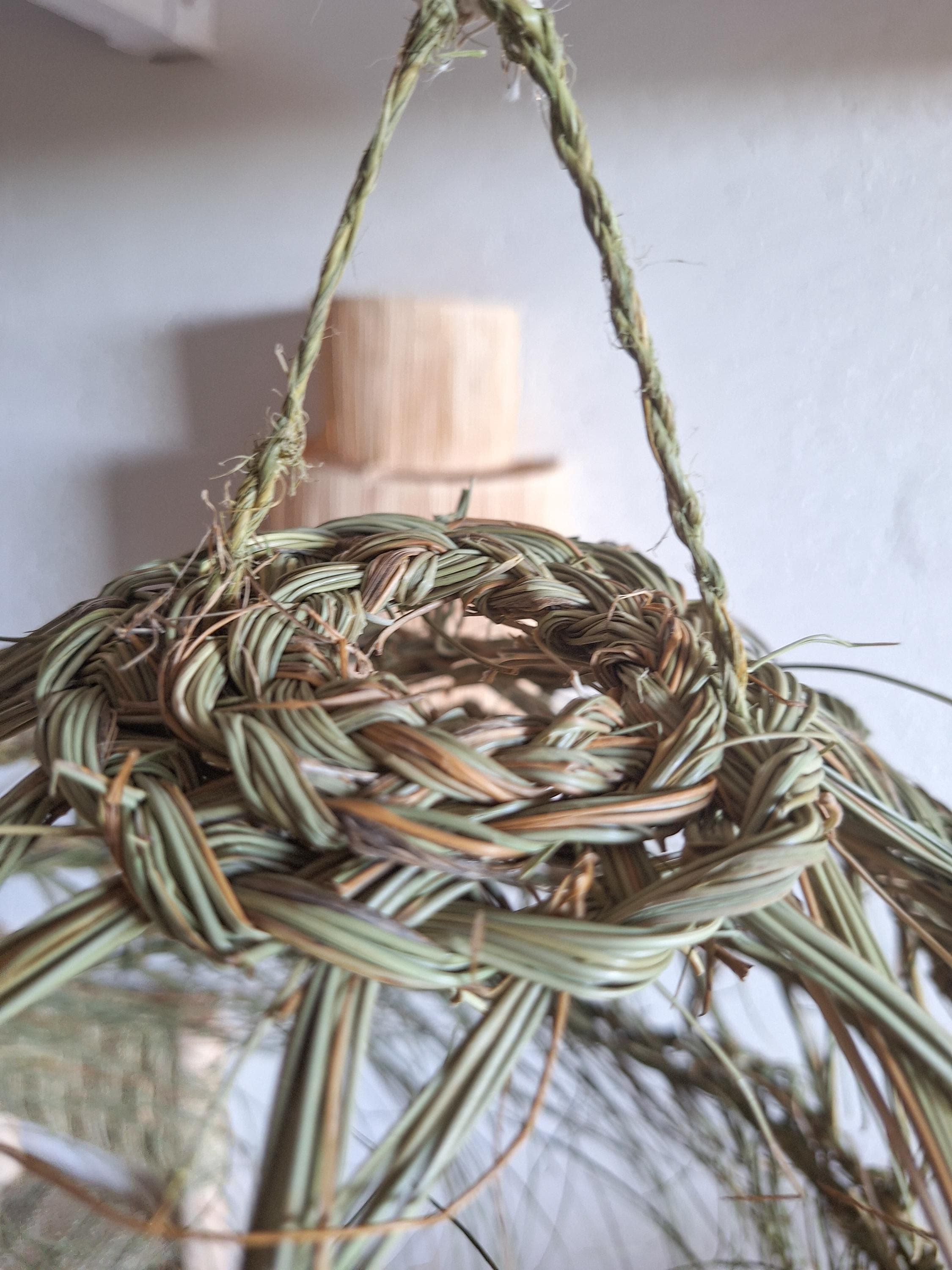 Suspension boule en paille tressée ajourée – Abat-jour bohème pour une ambiance naturelle et chaleureuse