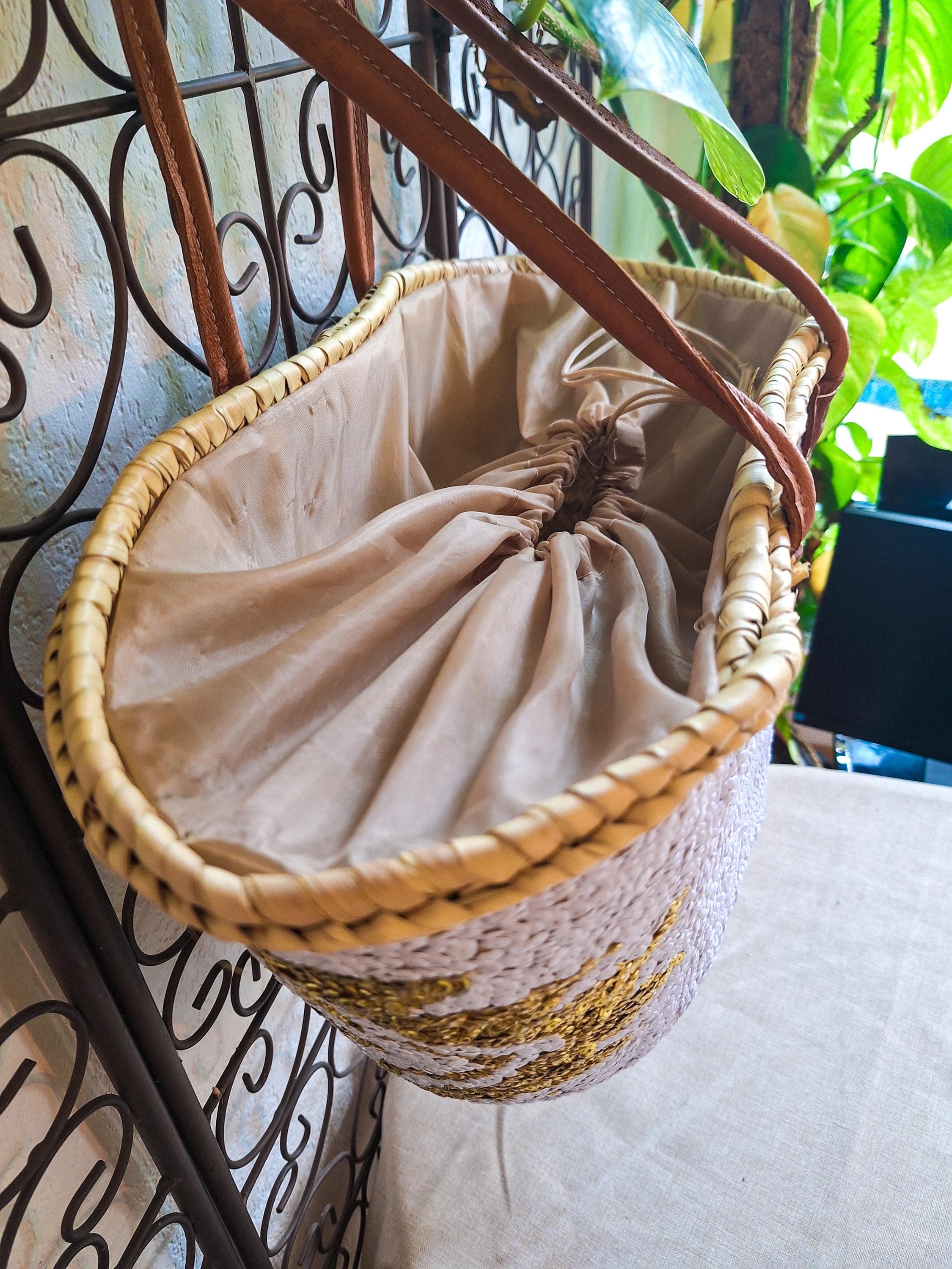 Sac cabas en paille brodé doré et blanc – Panier marocain artisanal – Sac bohème chic avec anses cuir – Panier brillant fait main