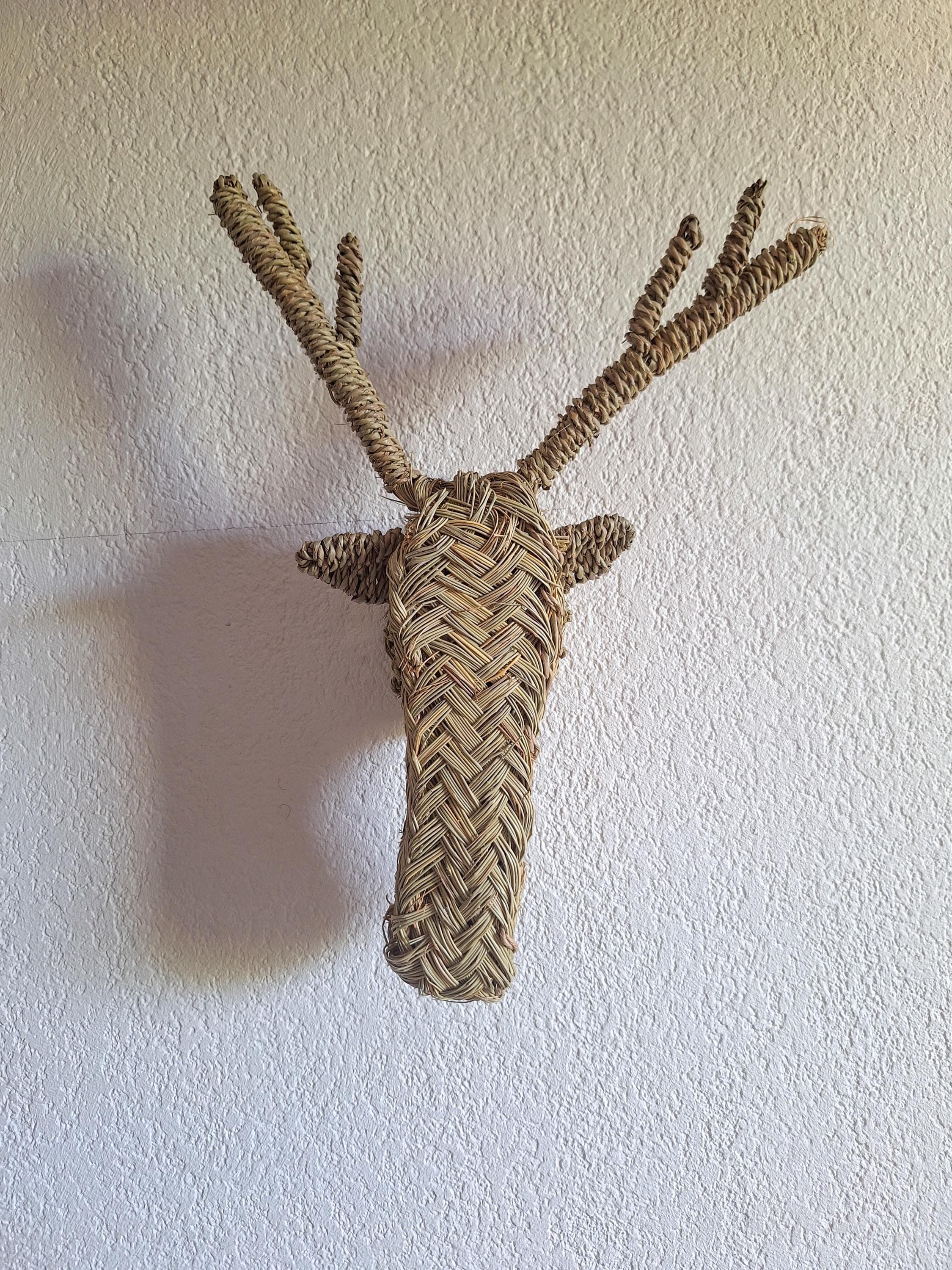 Trophée mural tête de renne en paille tressée – Déco bohème et artisanale