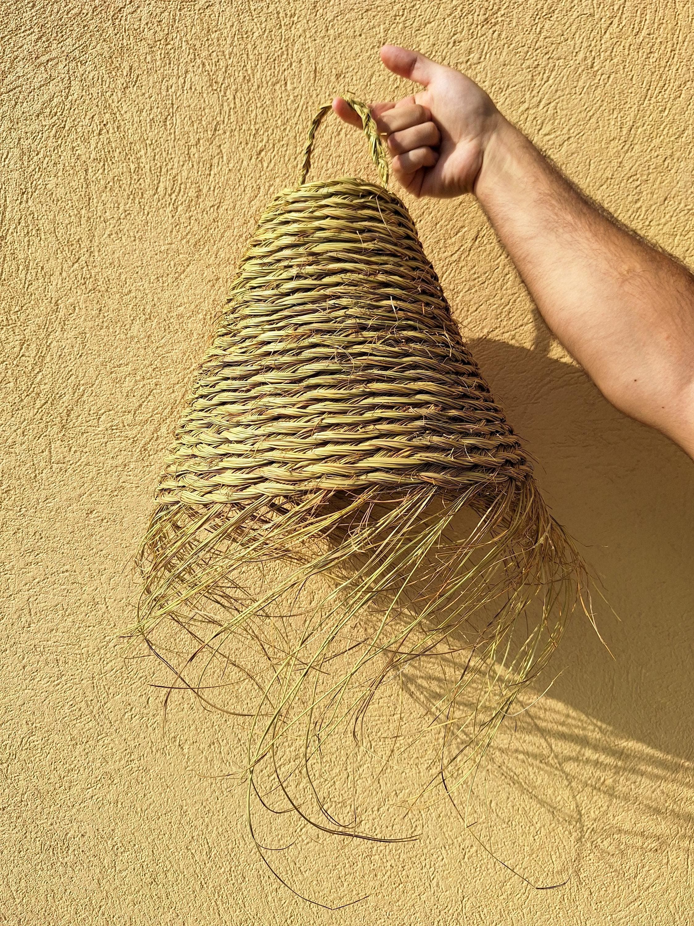 Suspension conique en paille tressée
