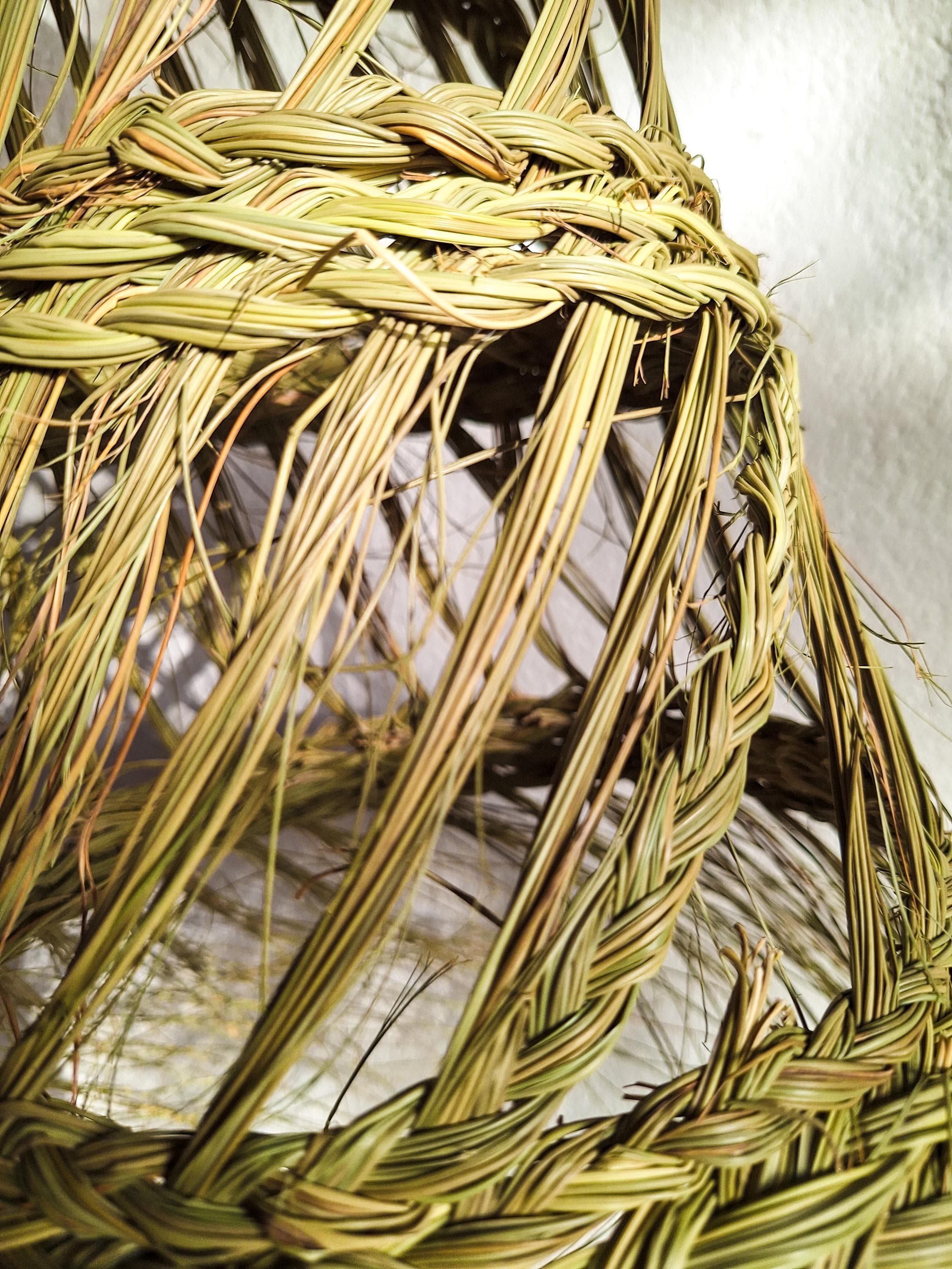 Suspension conique ajourée en paille