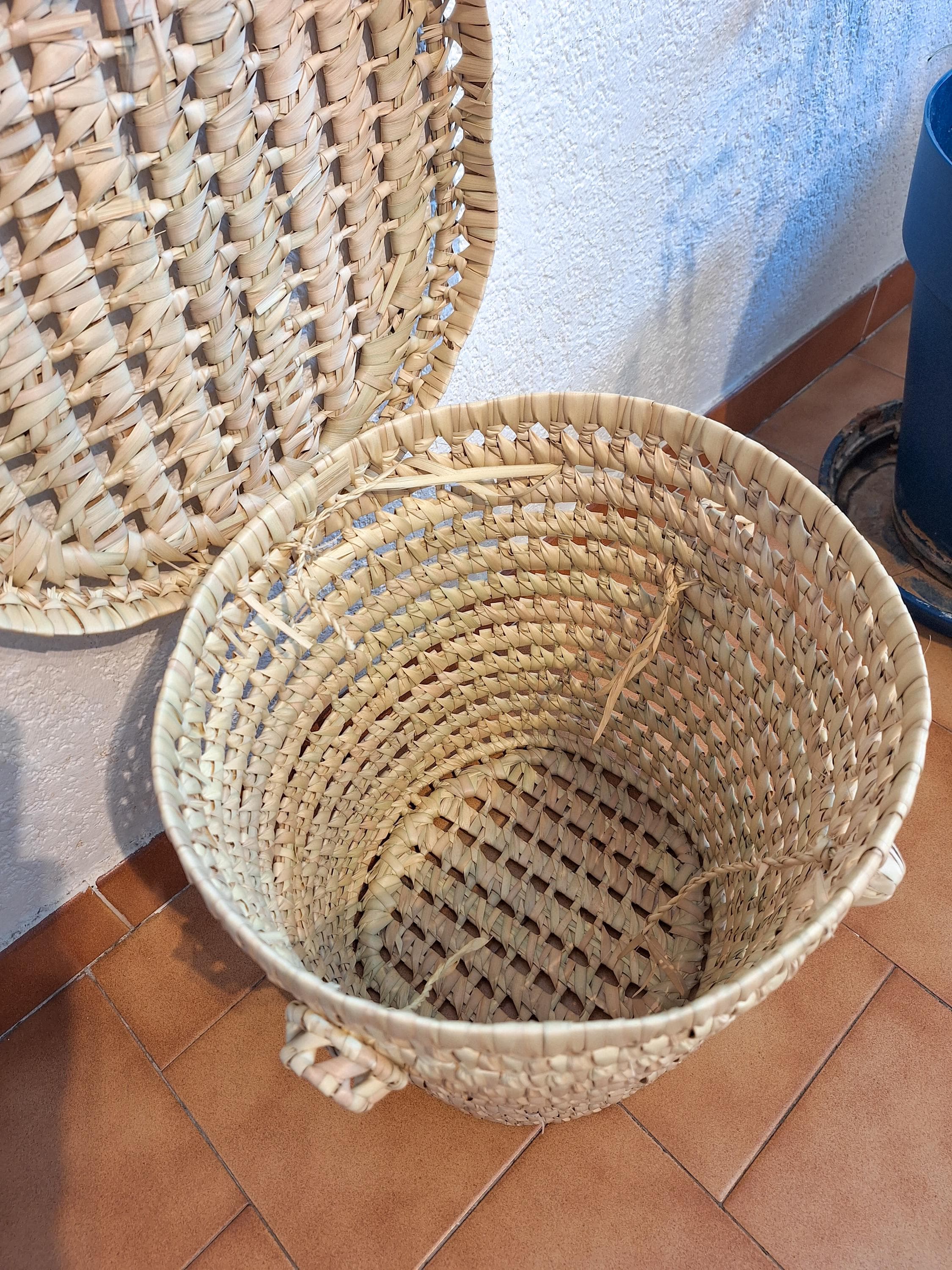 Malle de rangement circulaire en feuille de palmier