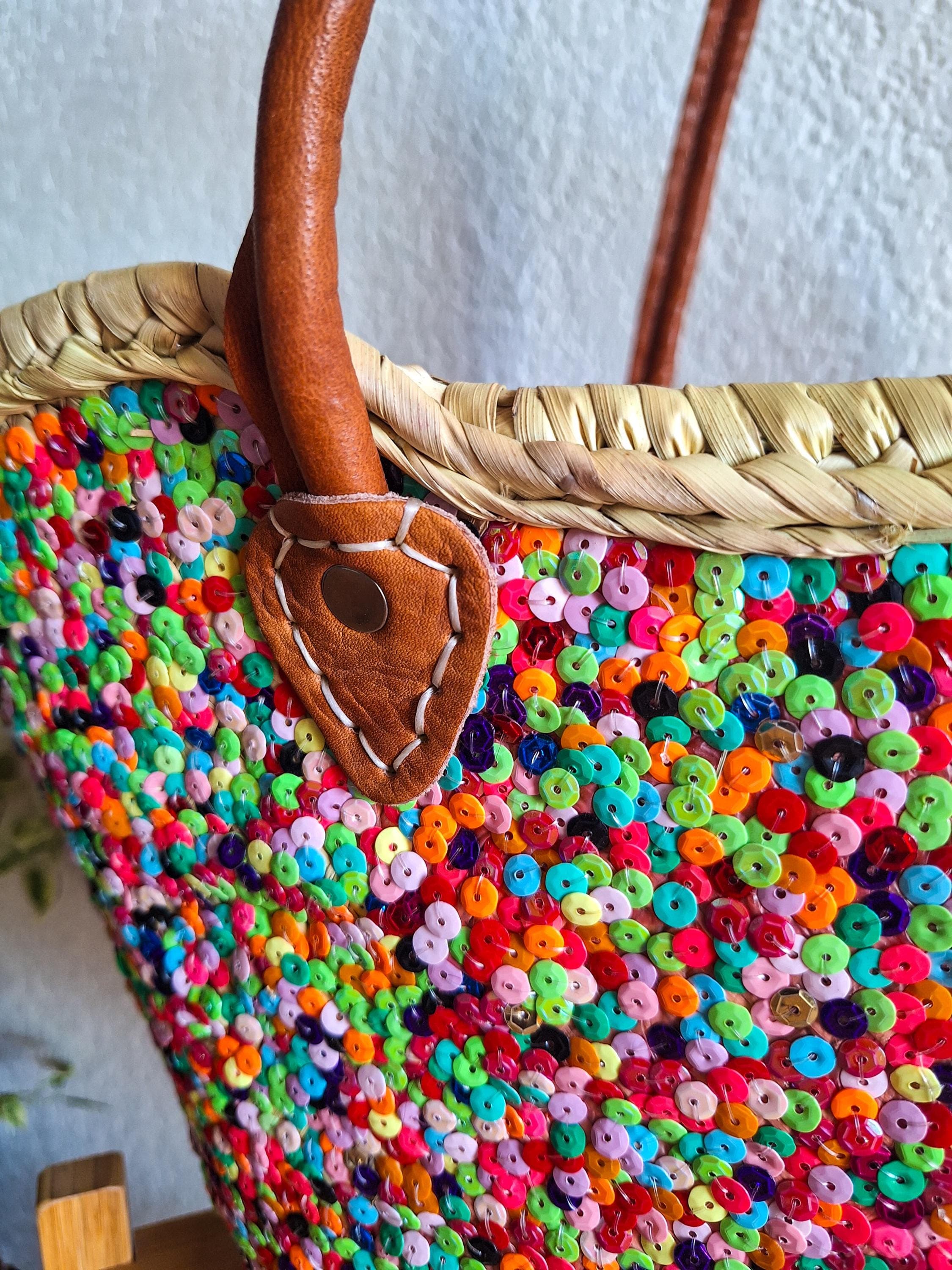 Sac fourre-tout marocain en paille à sequins tissés à la main - Panier de plage et de marché à sequins colorés avec poignées en cuir