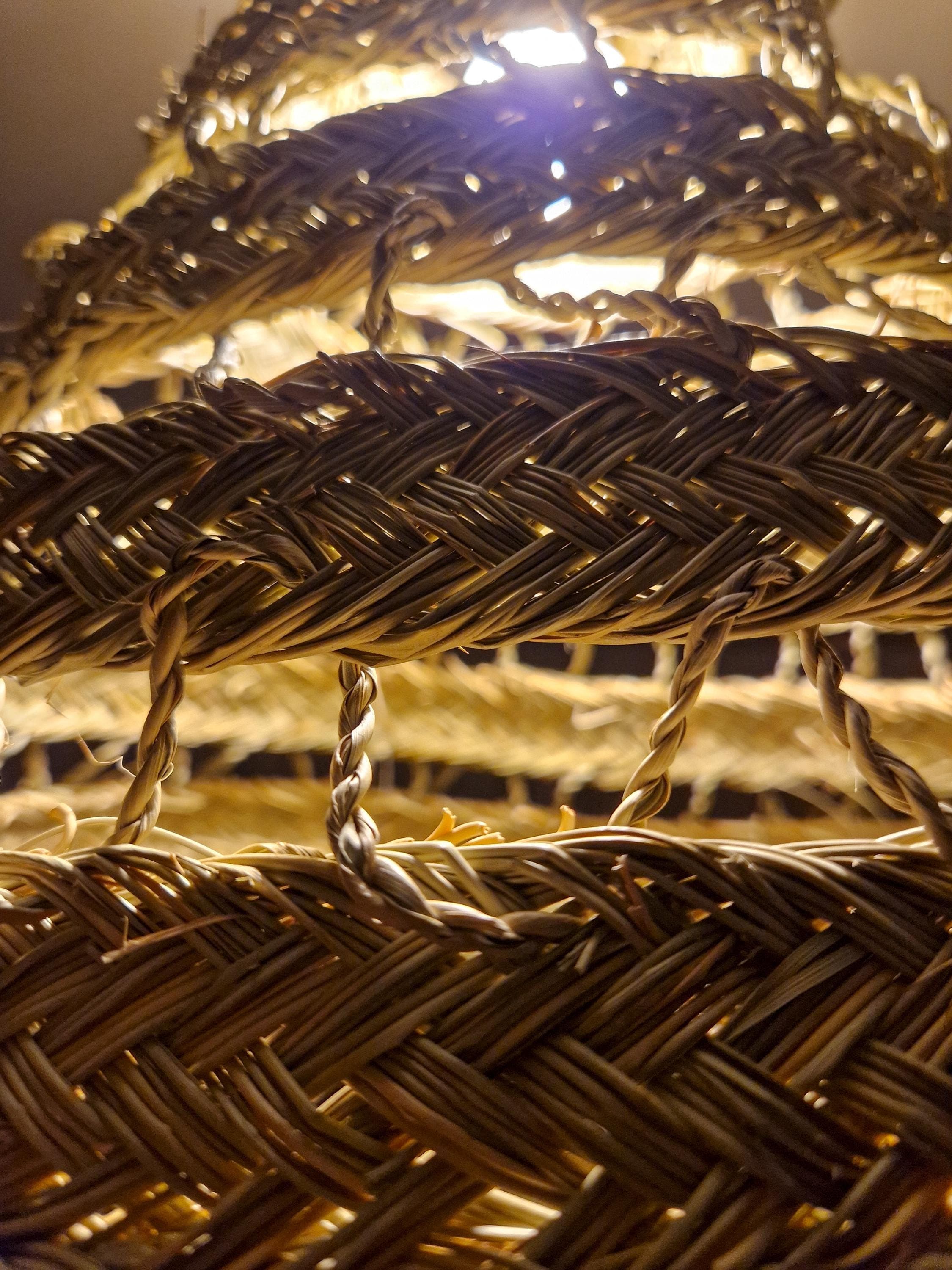 Suspension ajourée en feuille de palmier