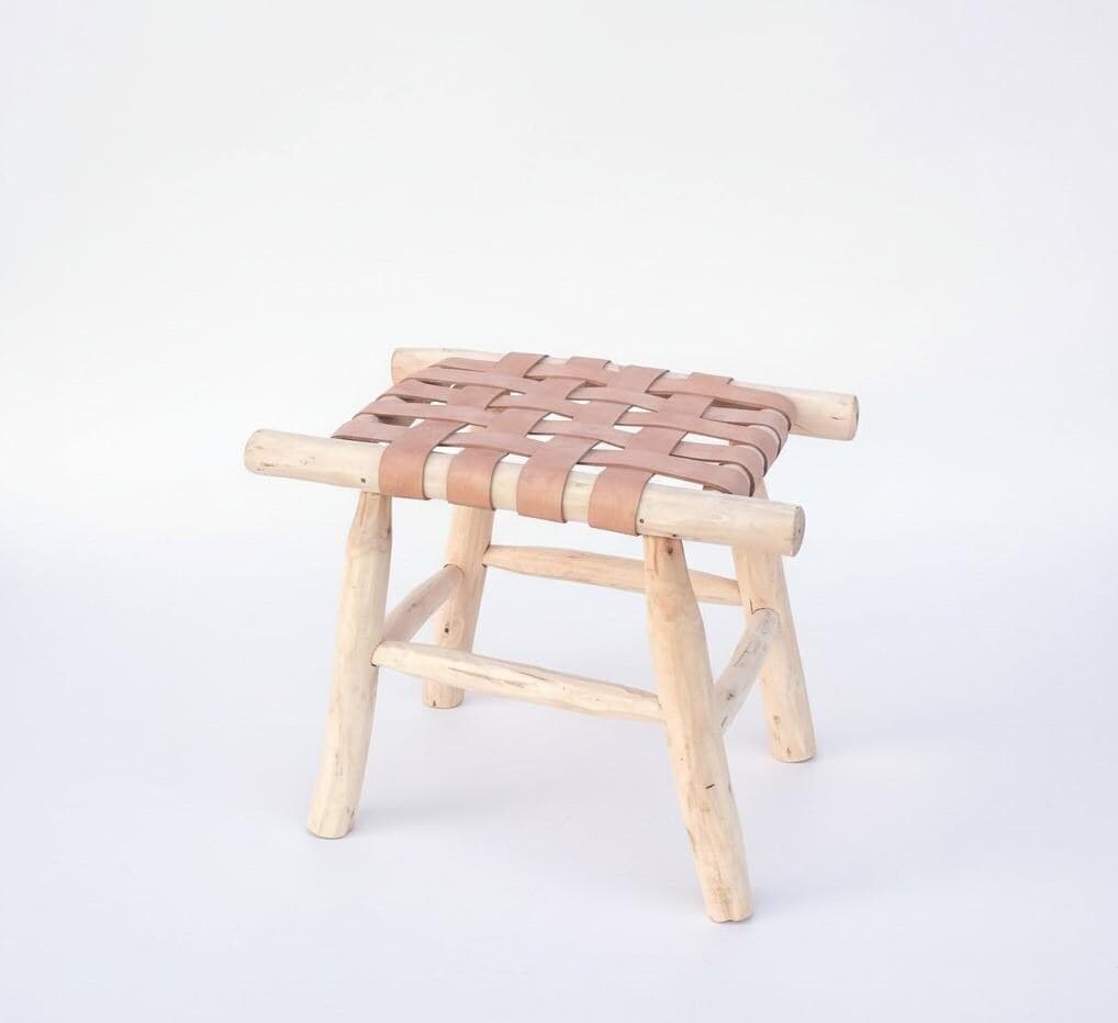 Tabouret en bois et cuir tressé
