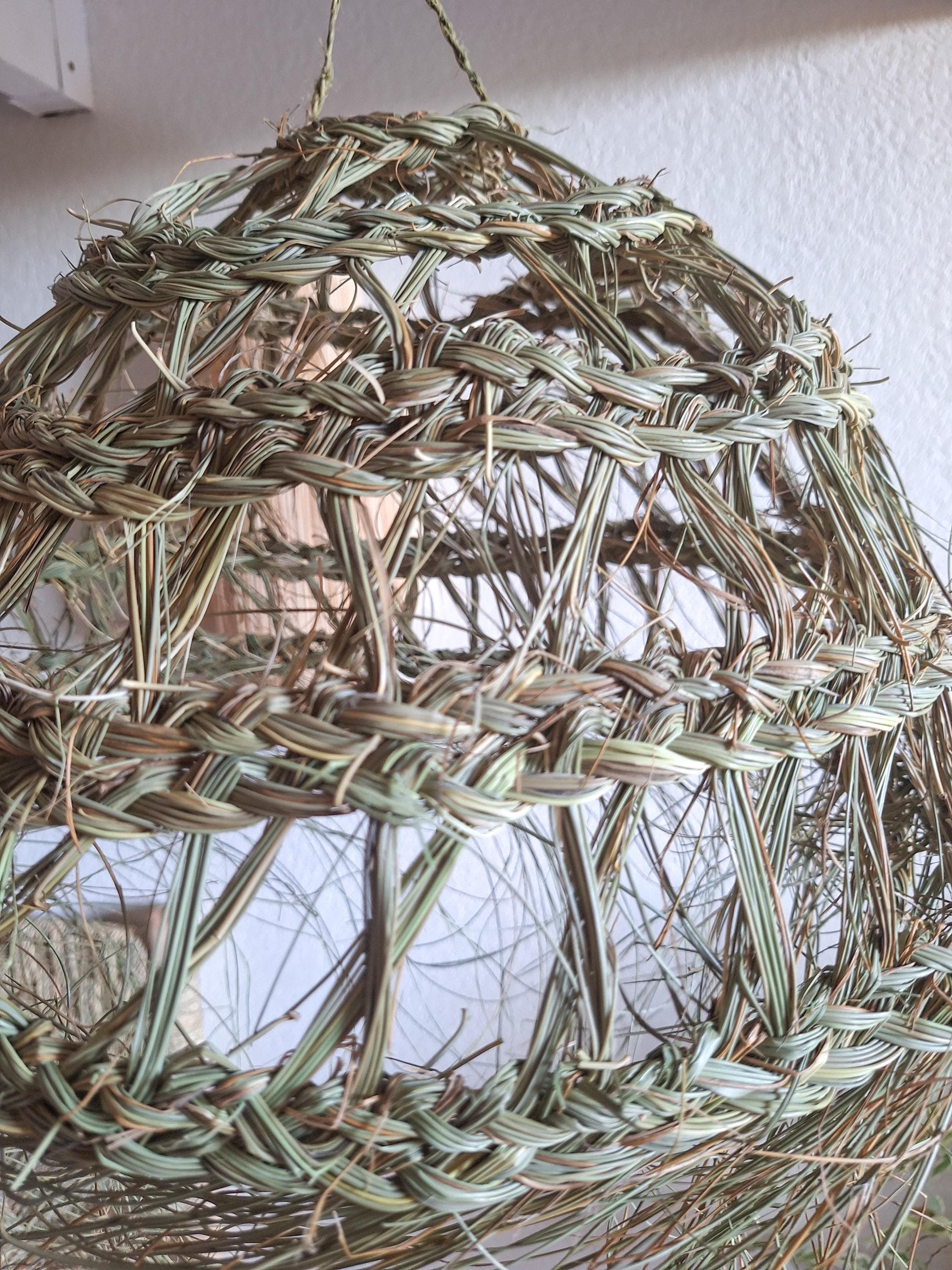 Suspension boule en paille tressée ajourée – Abat-jour bohème pour une ambiance naturelle et chaleureuse