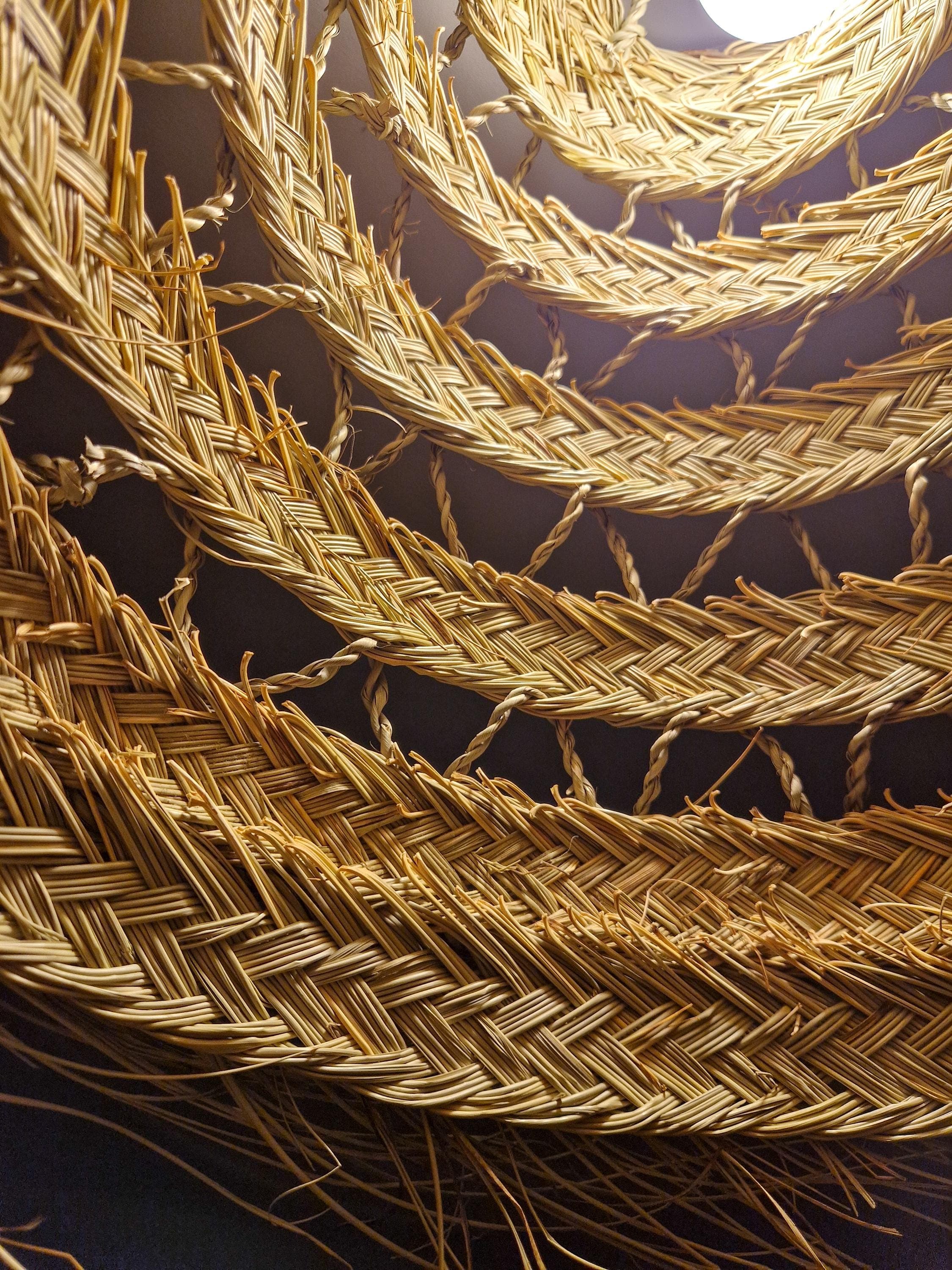 Suspension ajourée en feuille de palmier