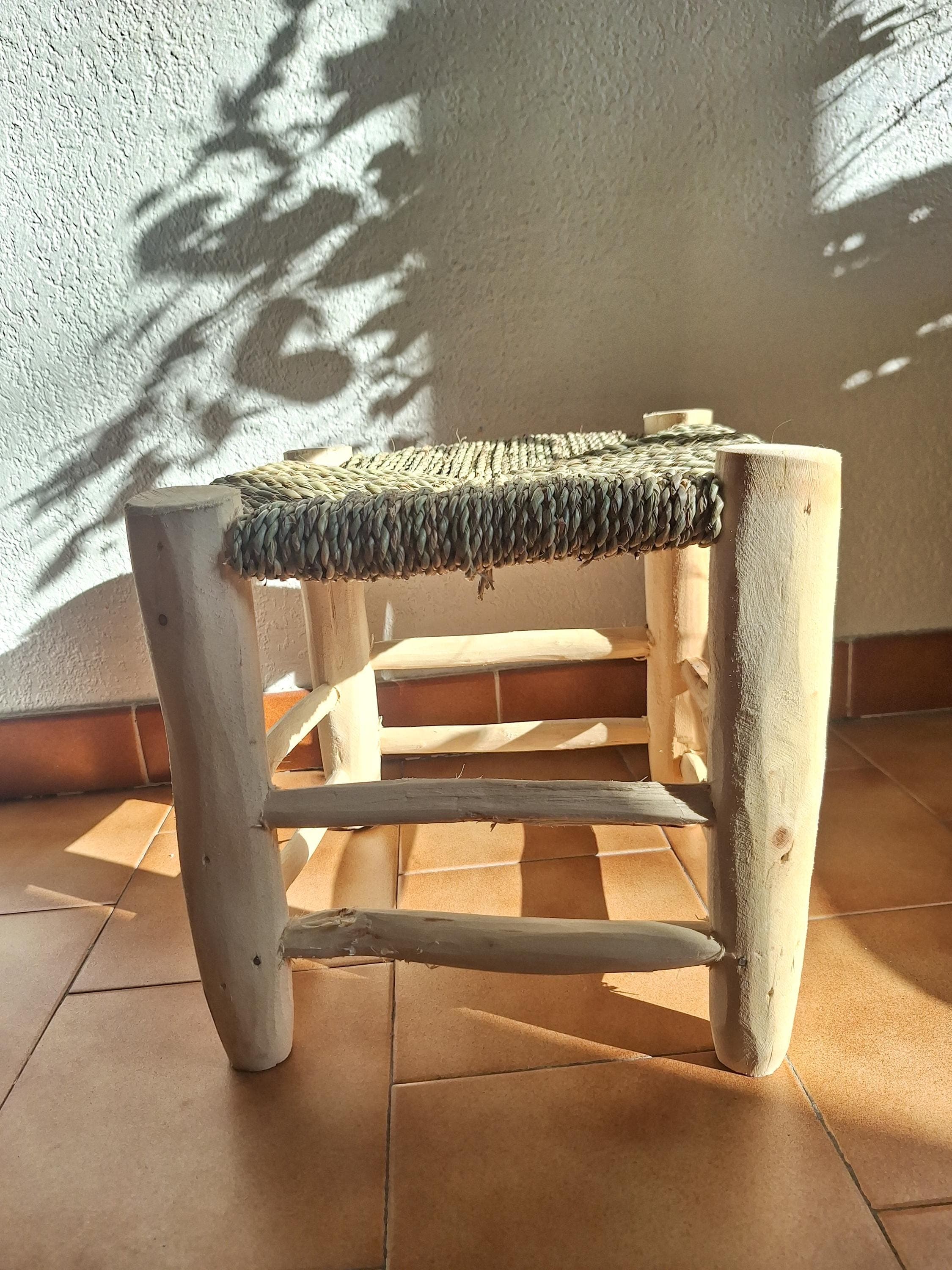 Tabouret Artisanal en Bois et Feuille de Palmier