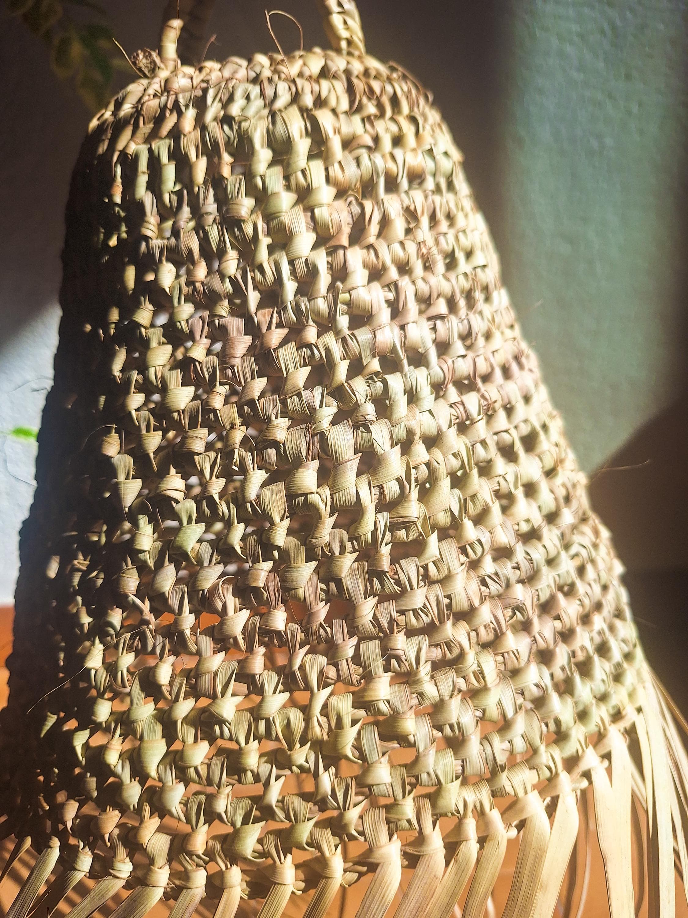Suspension Luminaire Cloche en Feuille de Palmier - Abat-jour Bohème Naturel Fait Main - Éclairage Artisanal Marocain - Déco Méditerranéenne