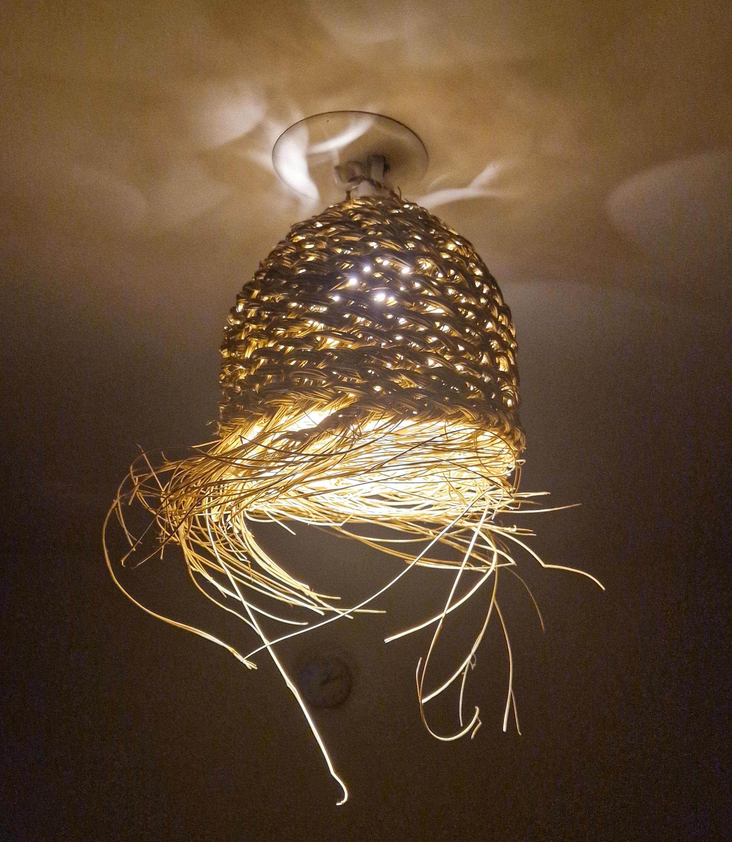 Suspension nid d'abeille en feuille de palmier