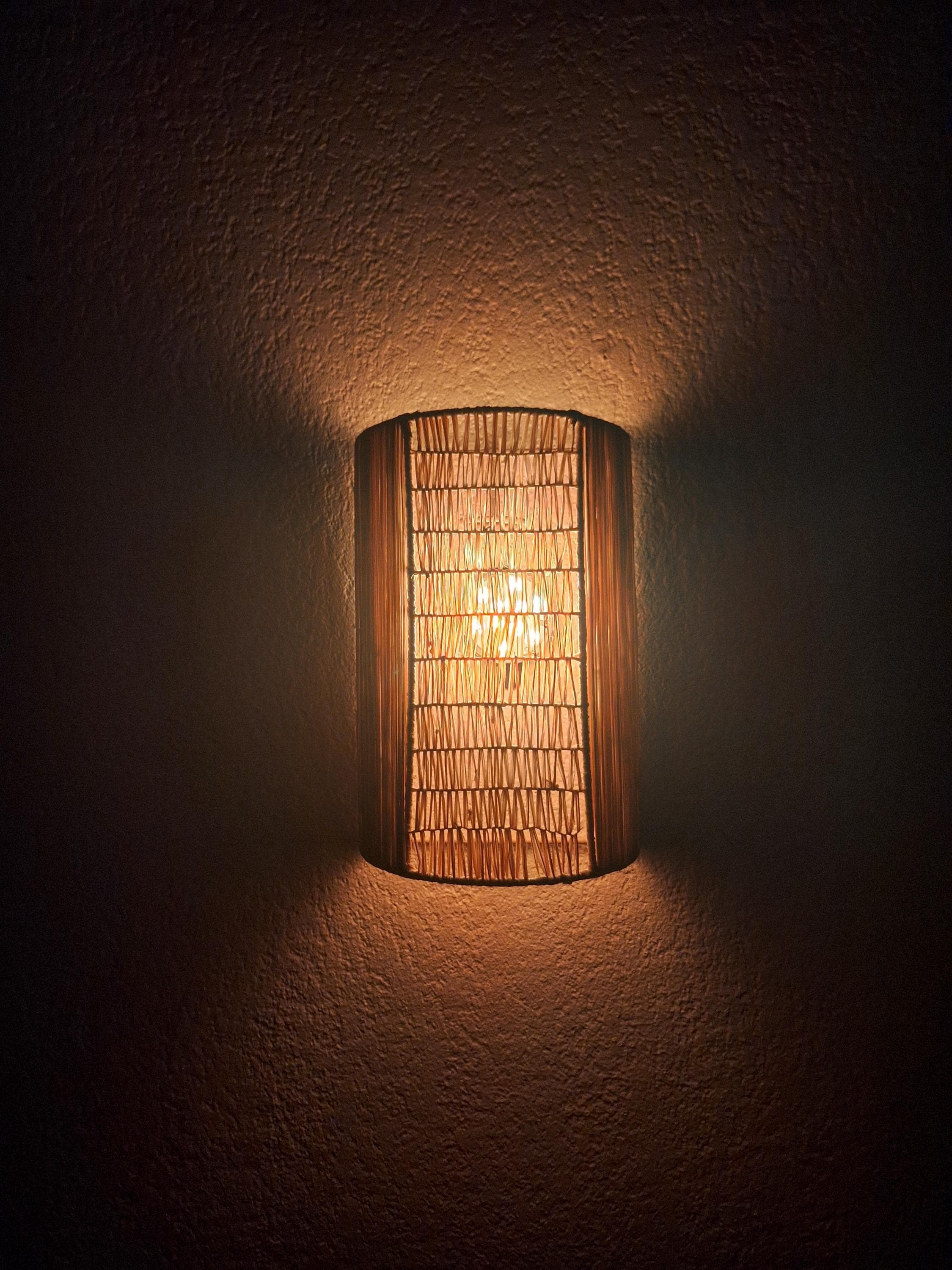 Applique murale en raphia naturel faite main