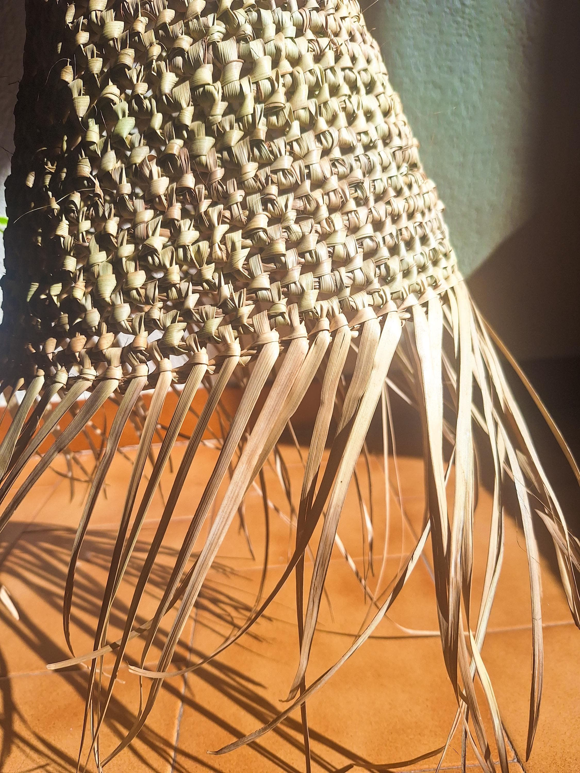 Suspension Luminaire Cloche en Feuille de Palmier - Abat-jour Bohème Naturel Fait Main - Éclairage Artisanal Marocain - Déco Méditerranéenne