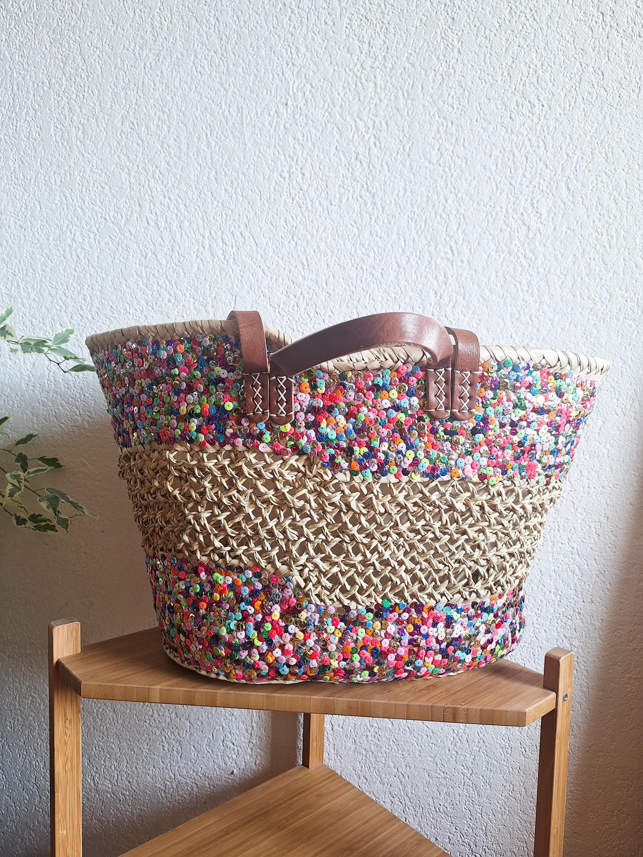 Sac cabas en paille brodée de sequins colorés