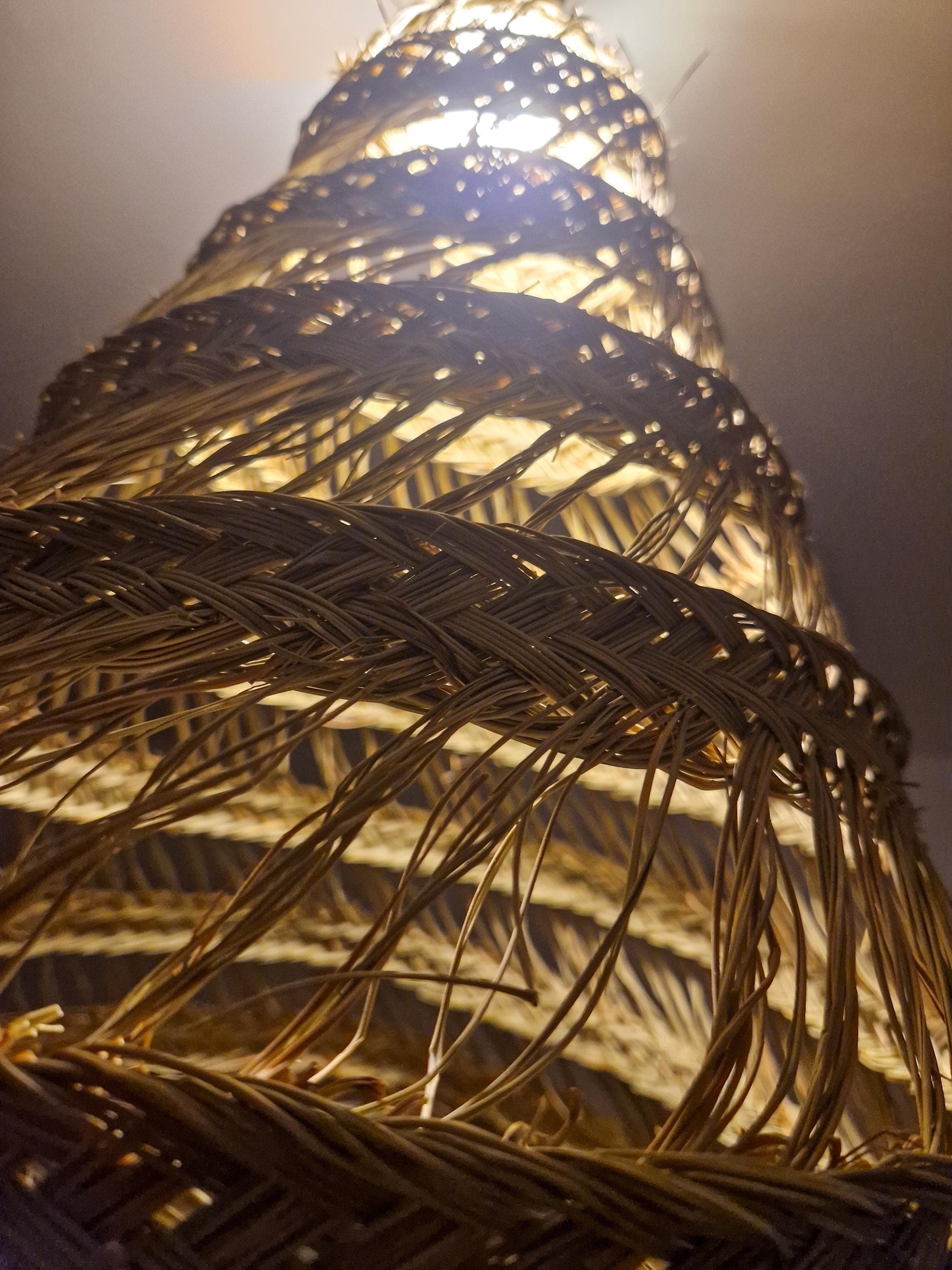 Suspension conique ajourée en feuille de palmier – Luminaire bohème tressé à la main – Abat-jour en osier naturel