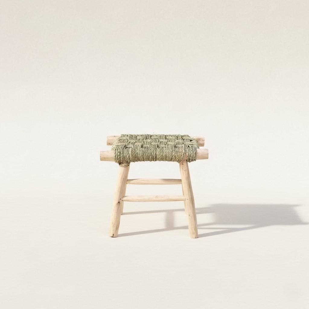 Tabouret marocain en bois et feuille de palmier tressée – Siège artisanal bohème en fibres naturelles