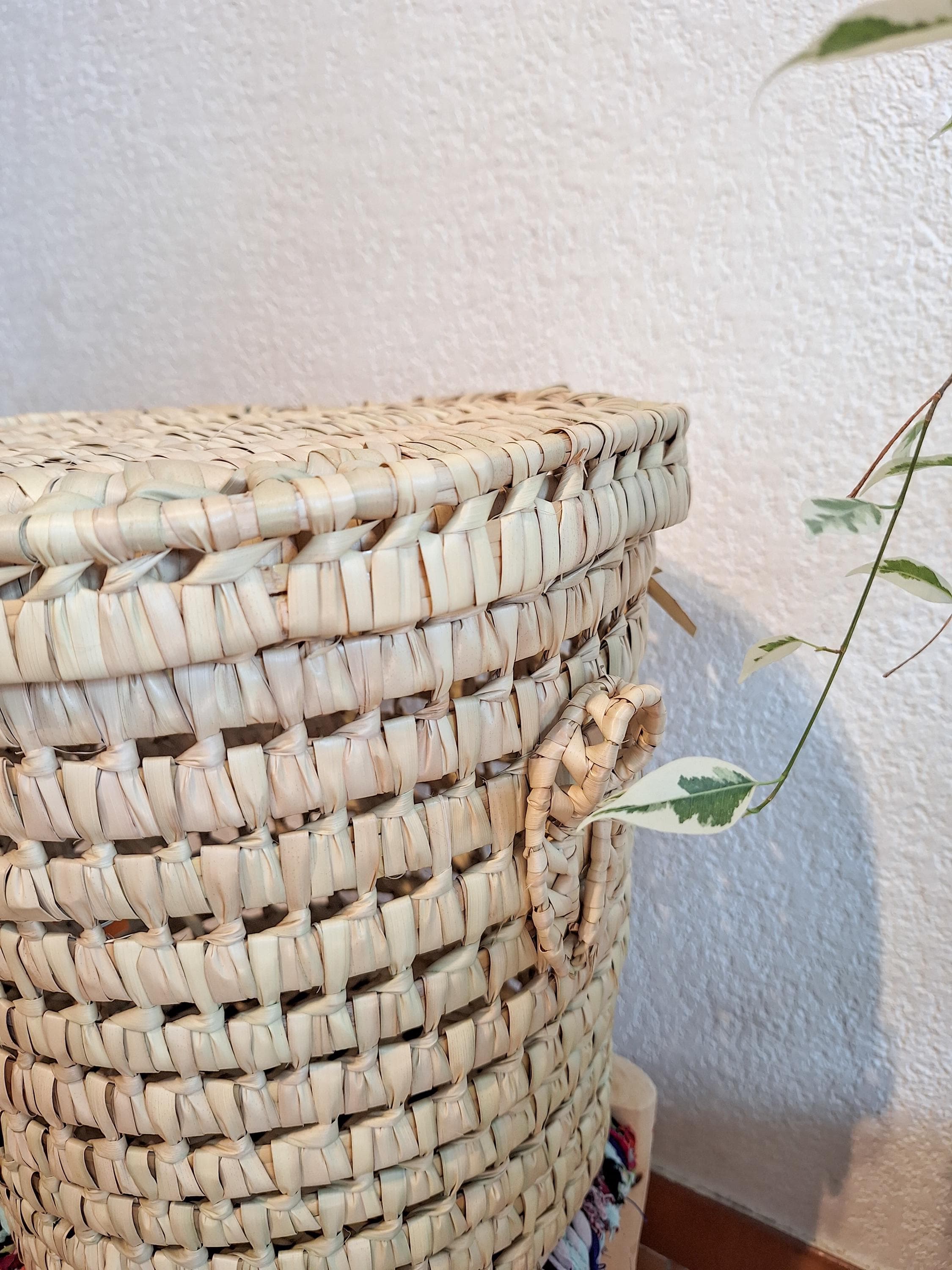 Malle de rangement circulaire en feuille de palmier