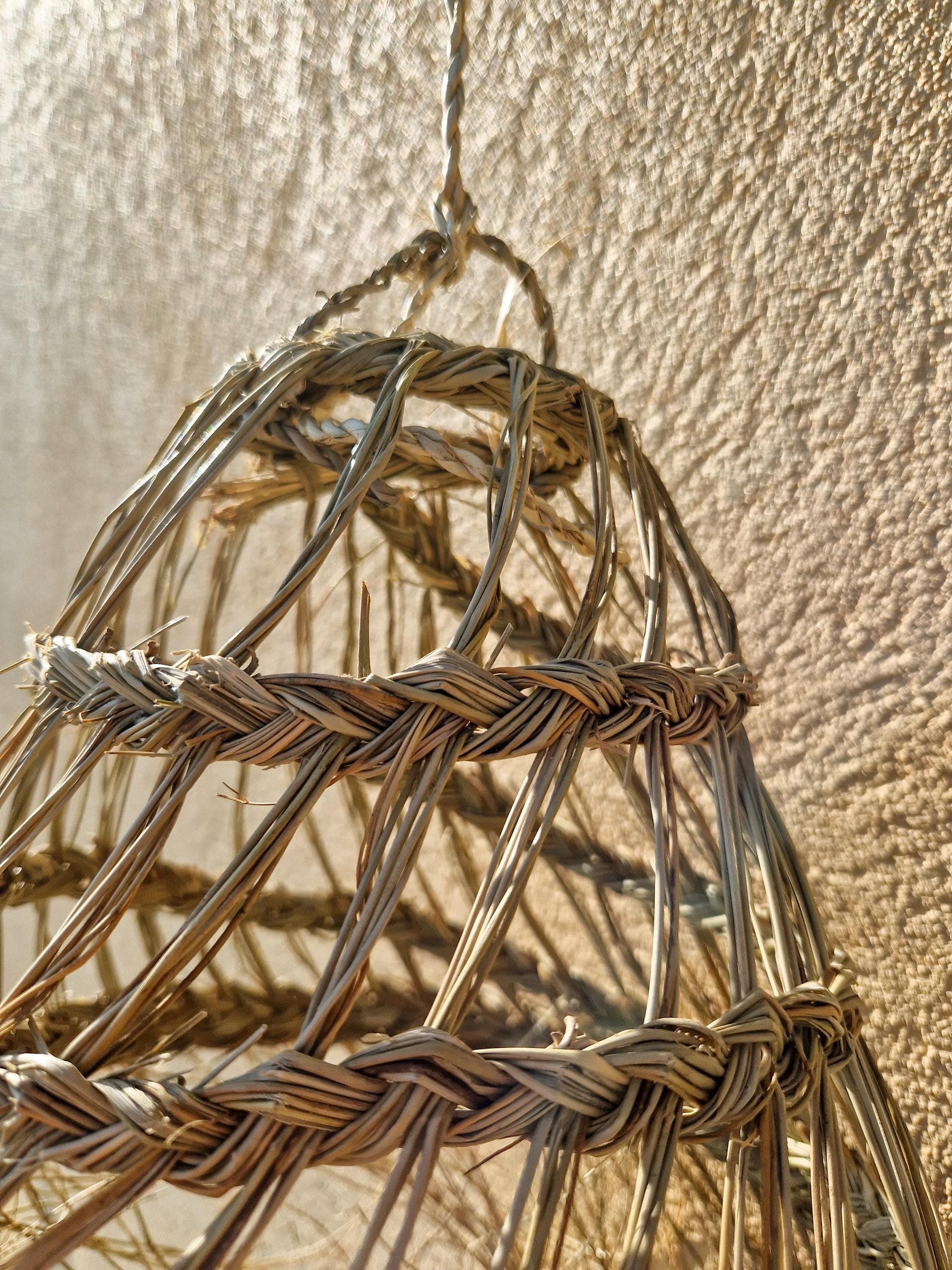 Suspension conique ajourée en feuilles de palmier – Abat-jour bohème tressé à la main – Luminaire naturel et graphique