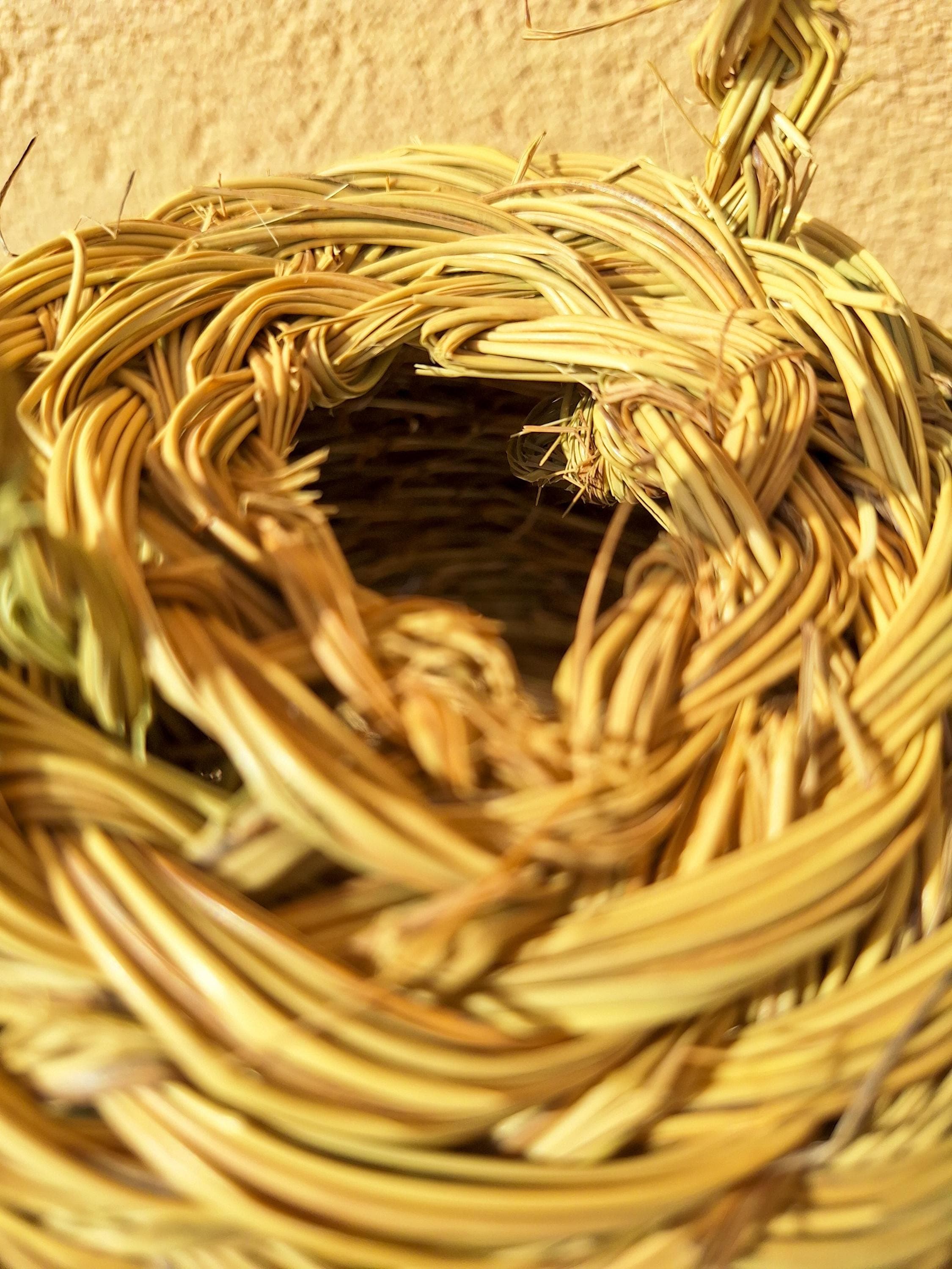 Suspension conique en paille tressée