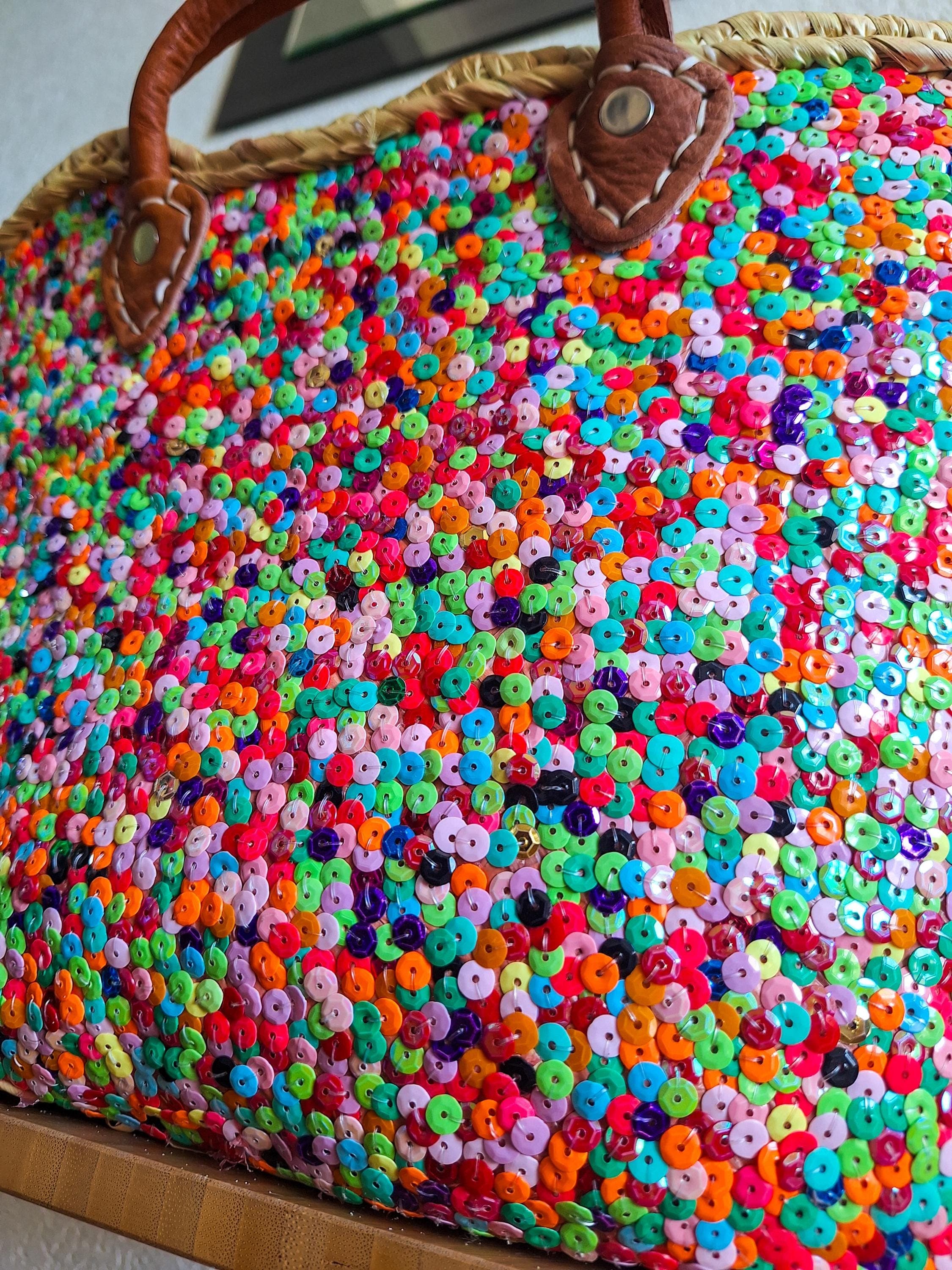Sac fourre-tout marocain en paille à sequins tissés à la main - Panier de plage et de marché à sequins colorés avec poignées en cuir