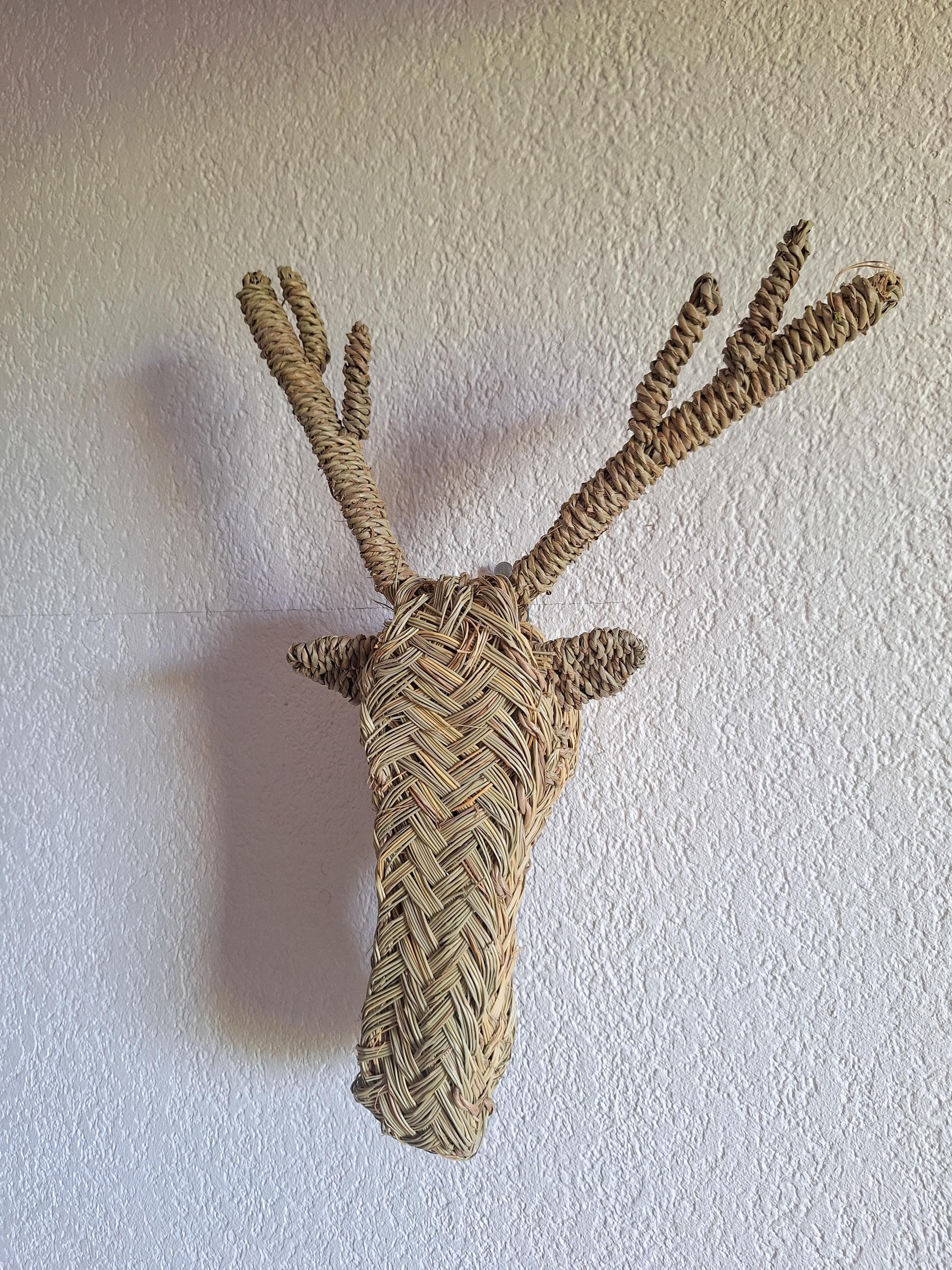 Trophée mural tête de renne en paille tressée – Déco bohème et artisanale