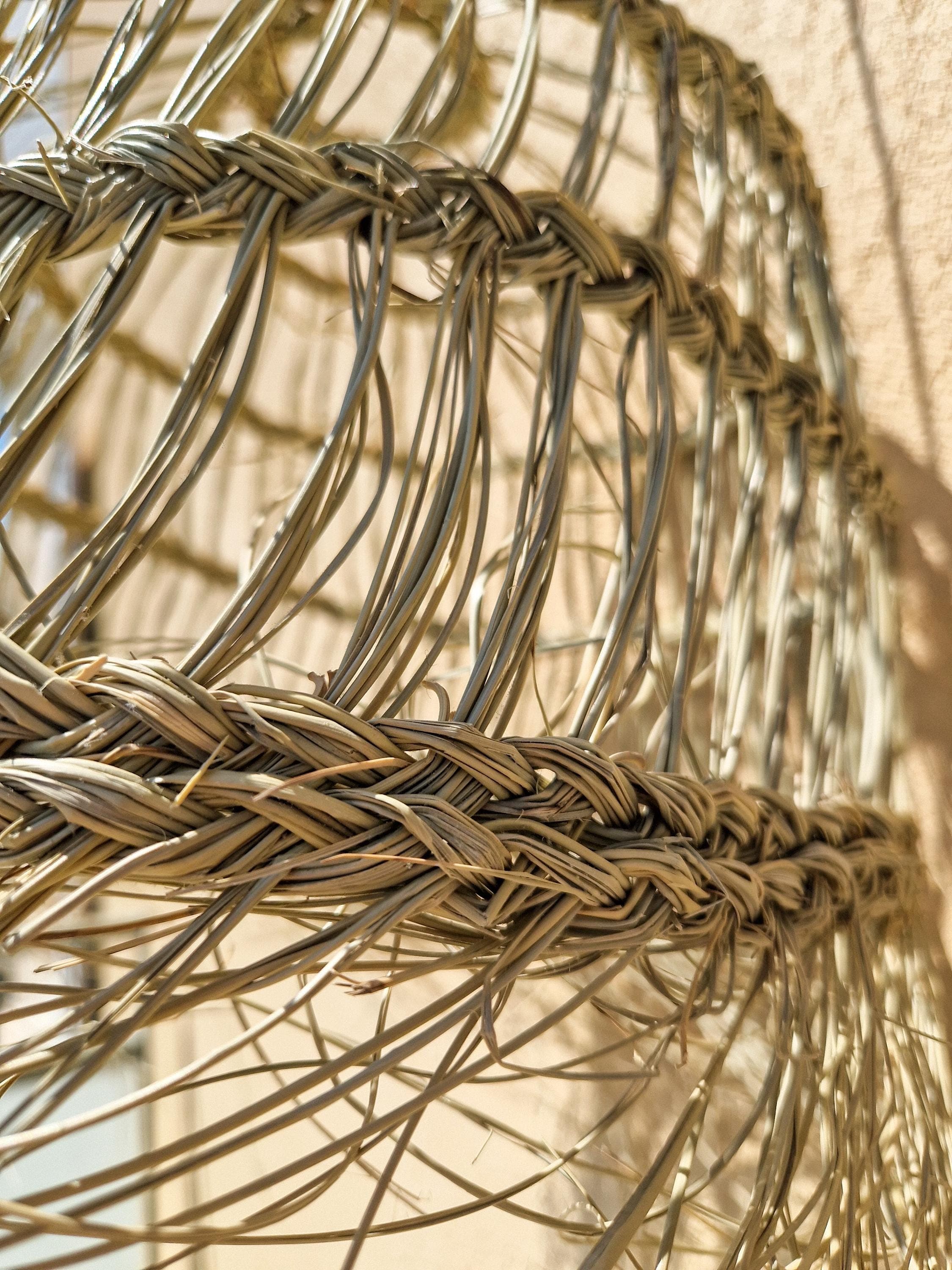 Suspension demi-boule ajourée en feuille de palmier